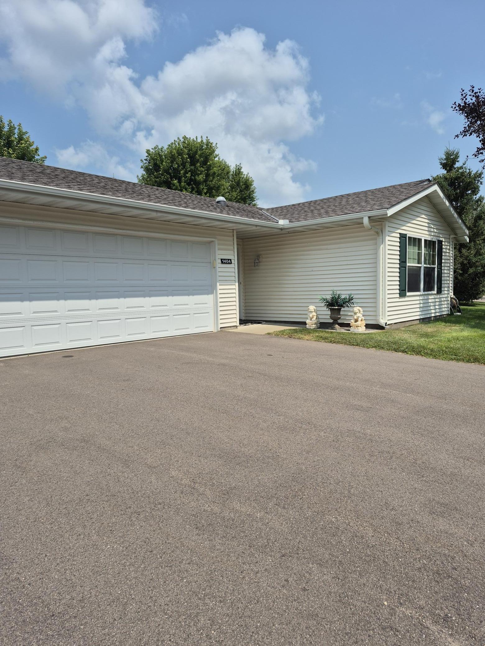 2nd image of 1404 Presidential Dr, Northfield, MN 55057 | MLS# 7118320