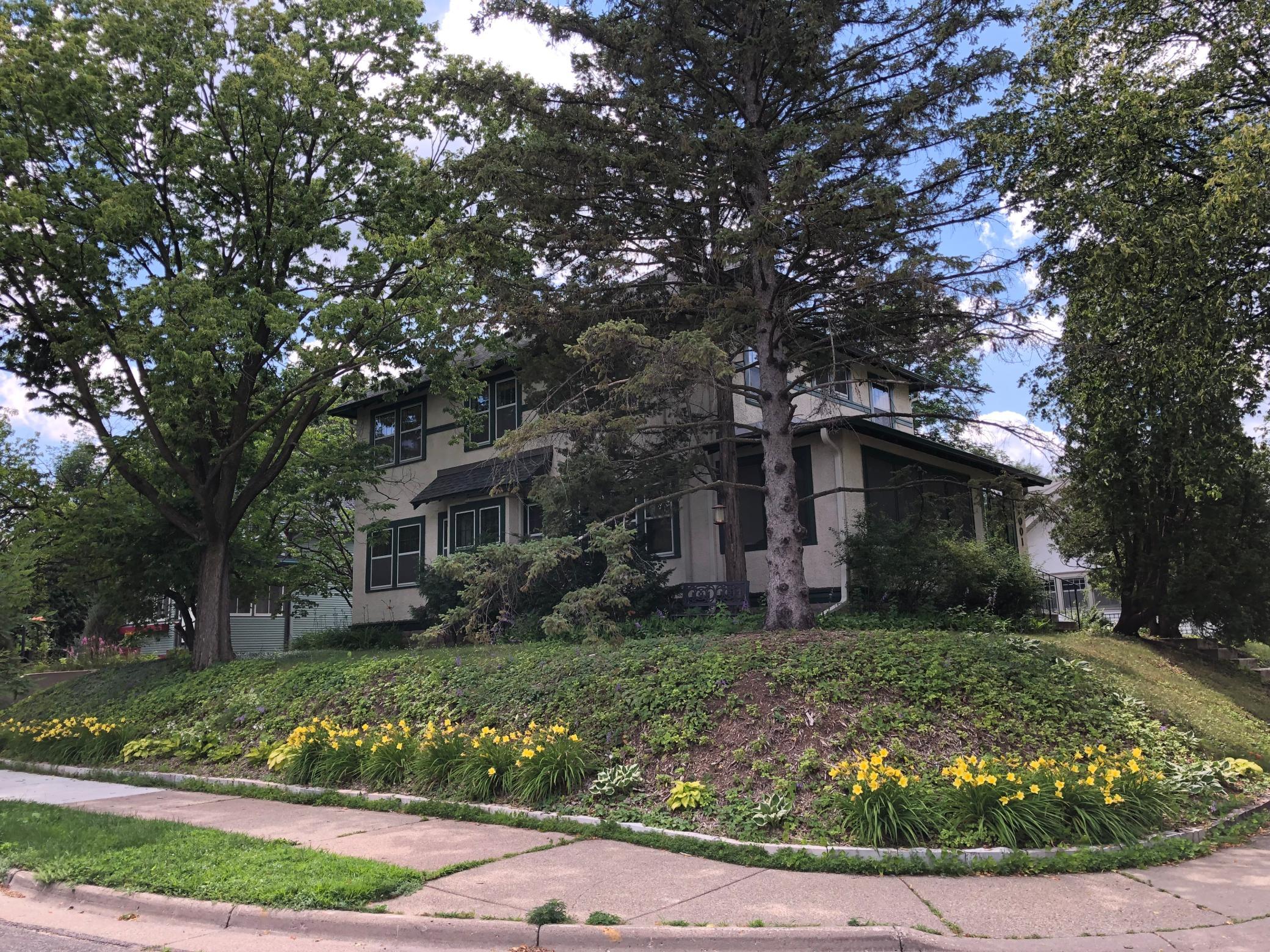 30th image of 3001 W 47th St, Minneapolis, MN 55410 | MLS# 7118345