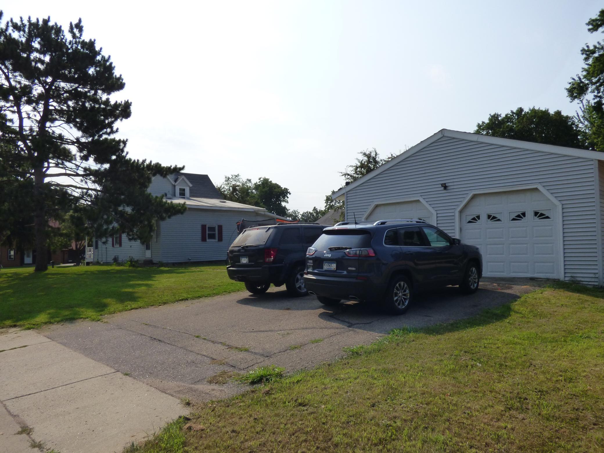 4th image of 2 S Maple Ave, Le Center, MN 56057 | MLS# 7118417