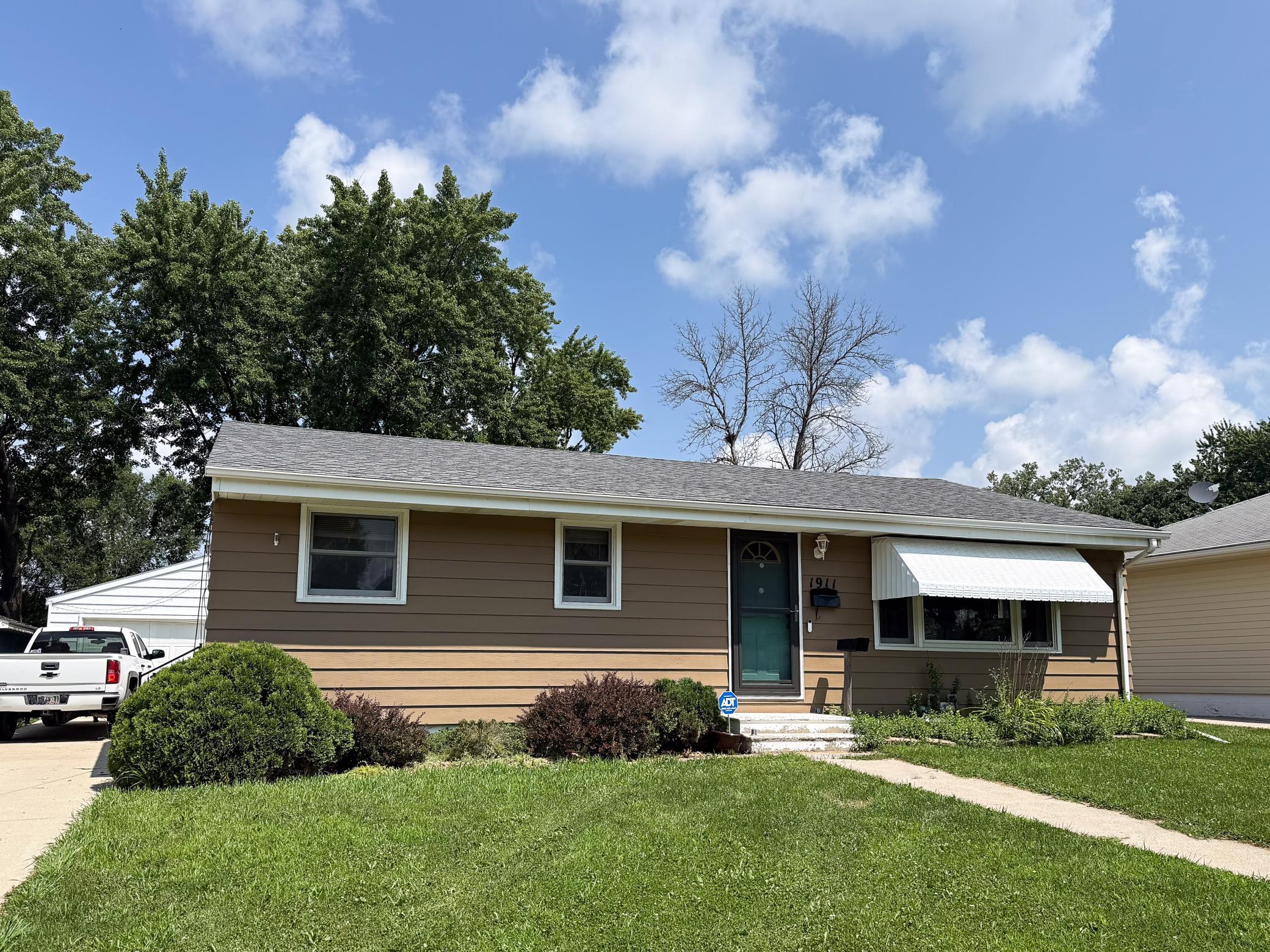 1st image of 1911 4th Ave Ne, Austin, MN 55912 | MLS# 7118434