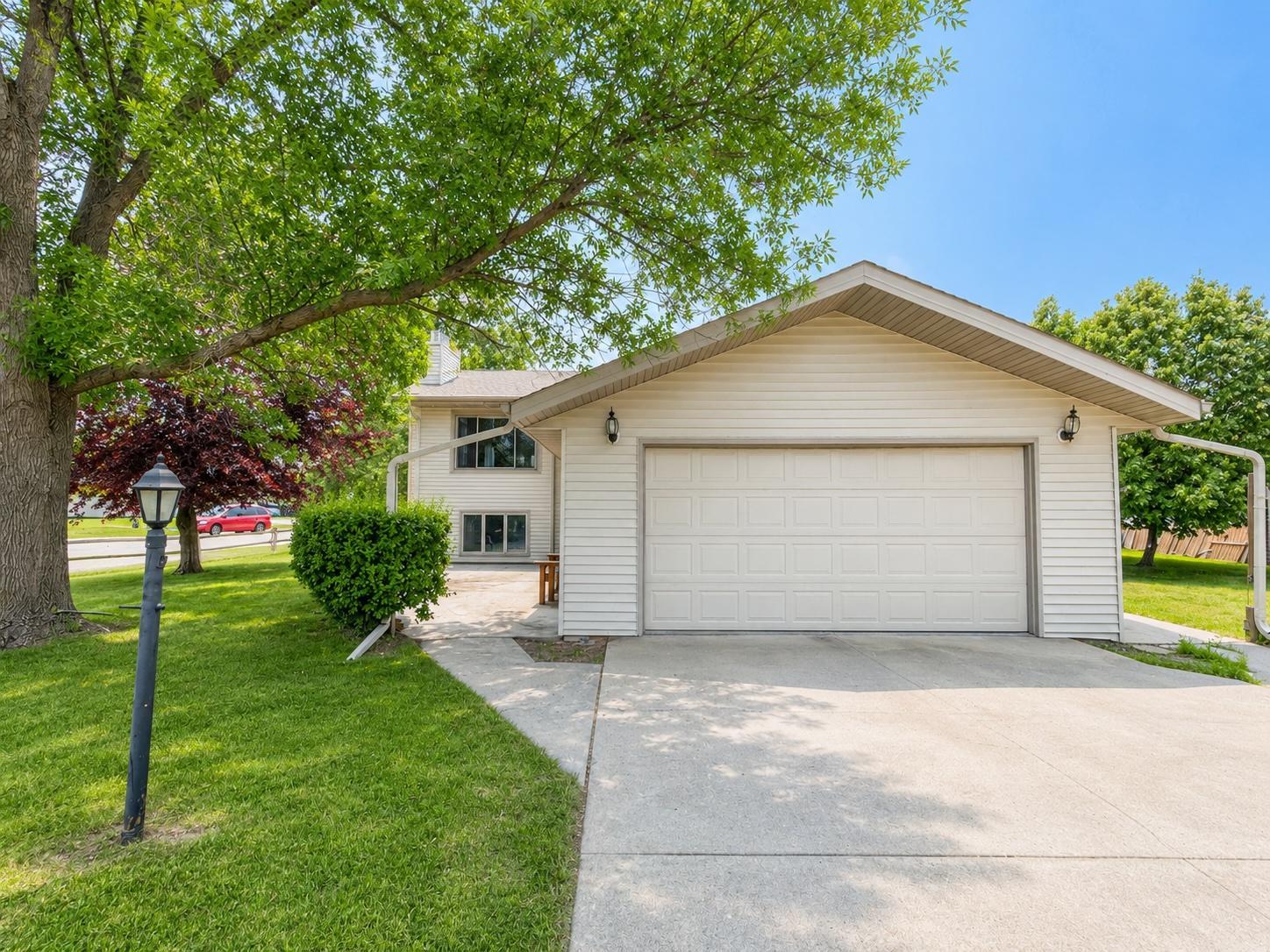 1st image of 325 2nd St Nw, Hillsboro, ND 58045 | MLS# 7118468