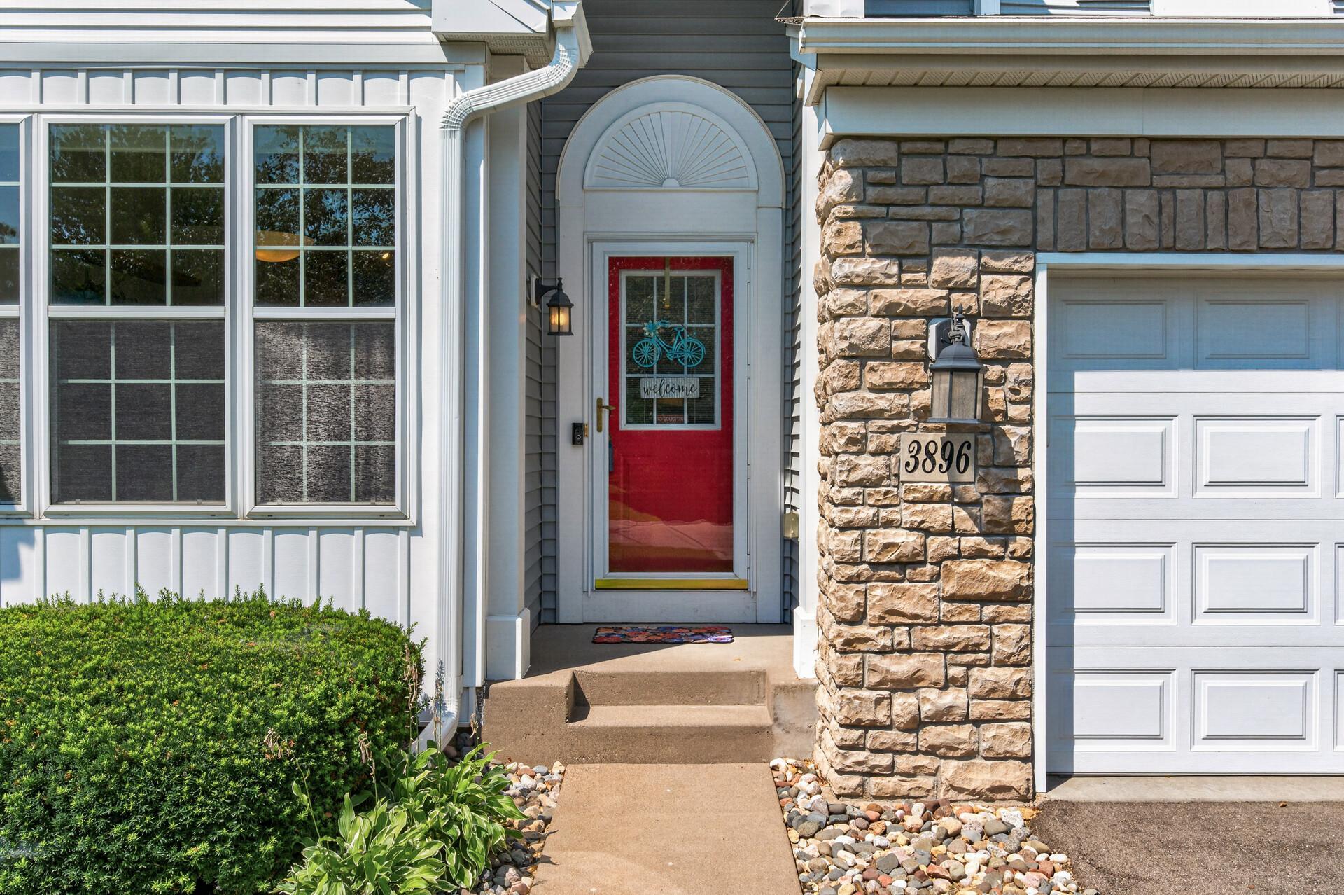 3rd image of 3896 Darling Dr, Saint Paul, MN 55125 | MLS# 7118585