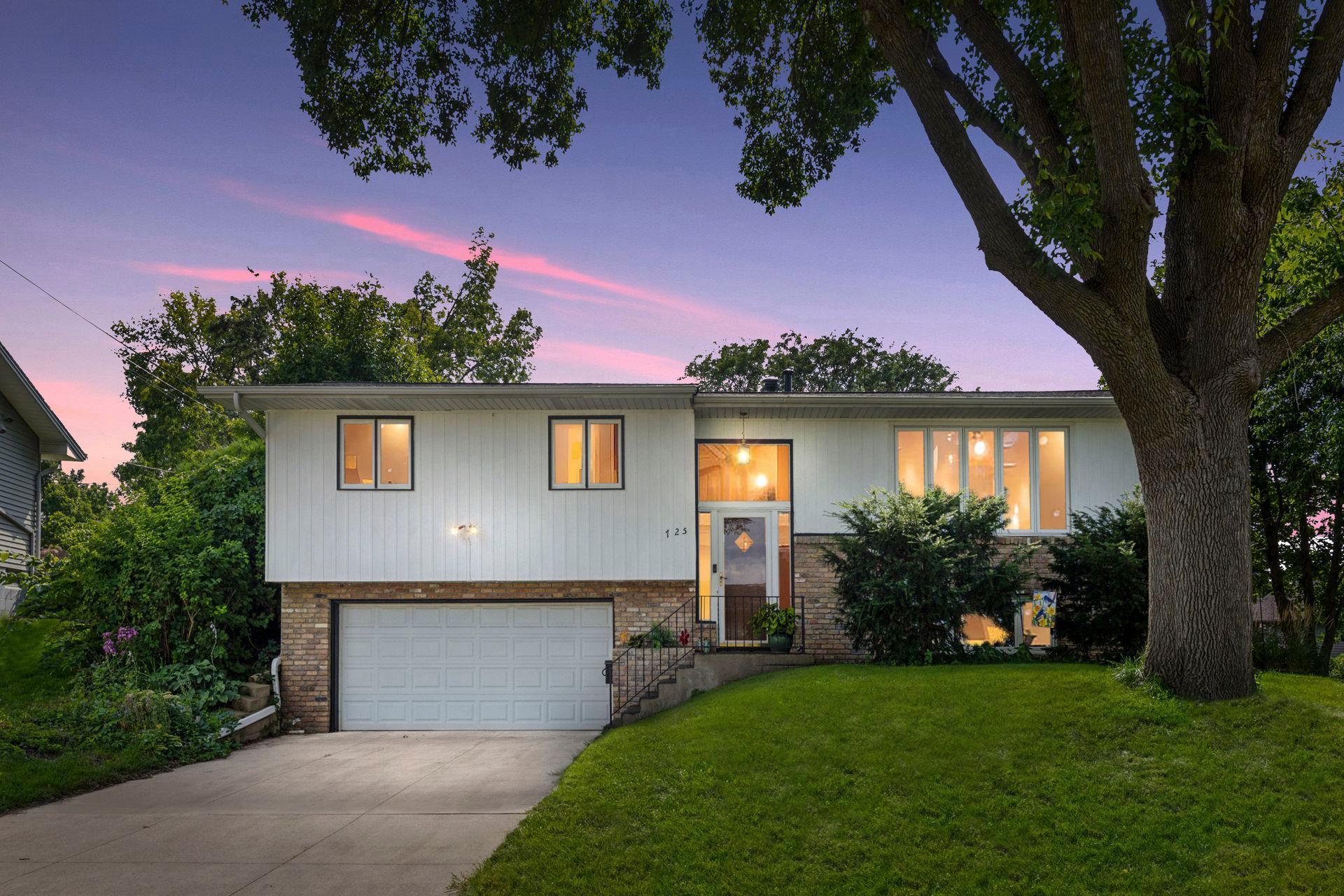 1st image of 725 W 1st St, Waconia, MN 55387 | MLS# 7118788