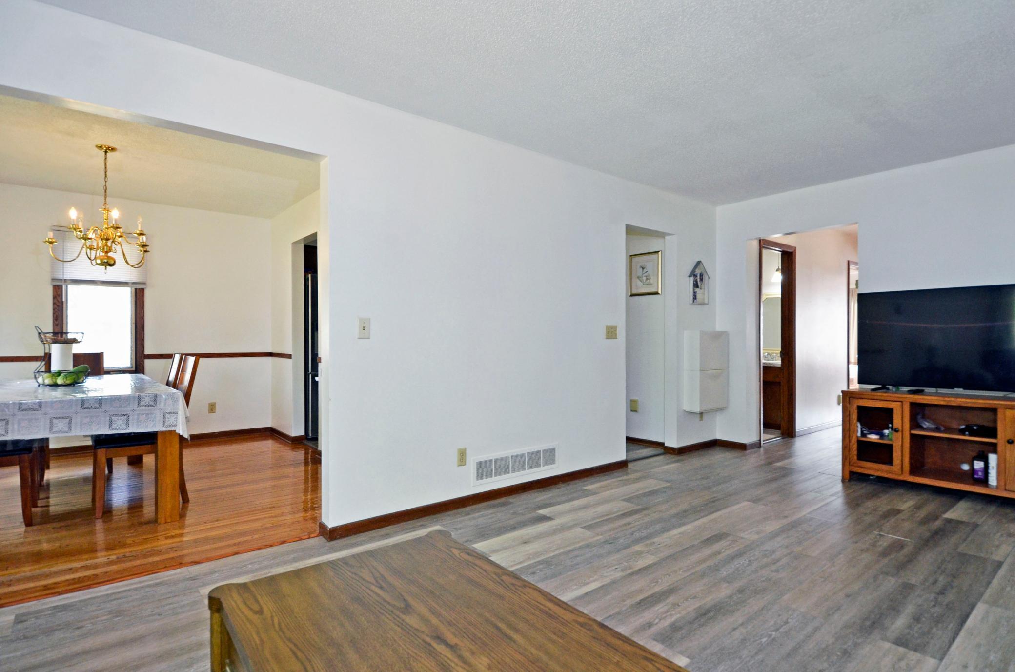5th image of 2775 Hilltop Ct, Saint Paul, MN 55109 | MLS# 7118846