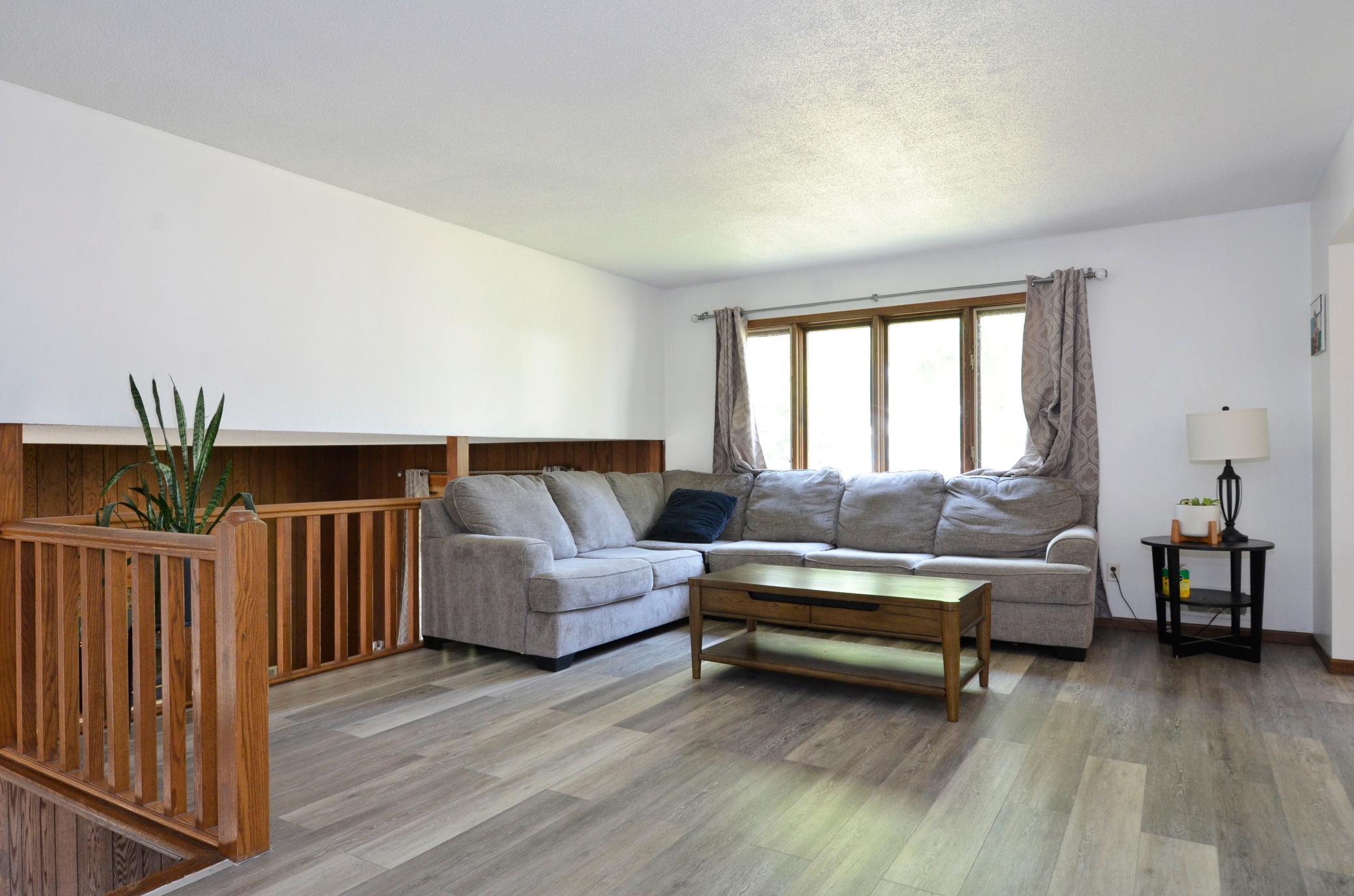 3rd image of 2775 Hilltop Ct, Saint Paul, MN 55109 | MLS# 7118846