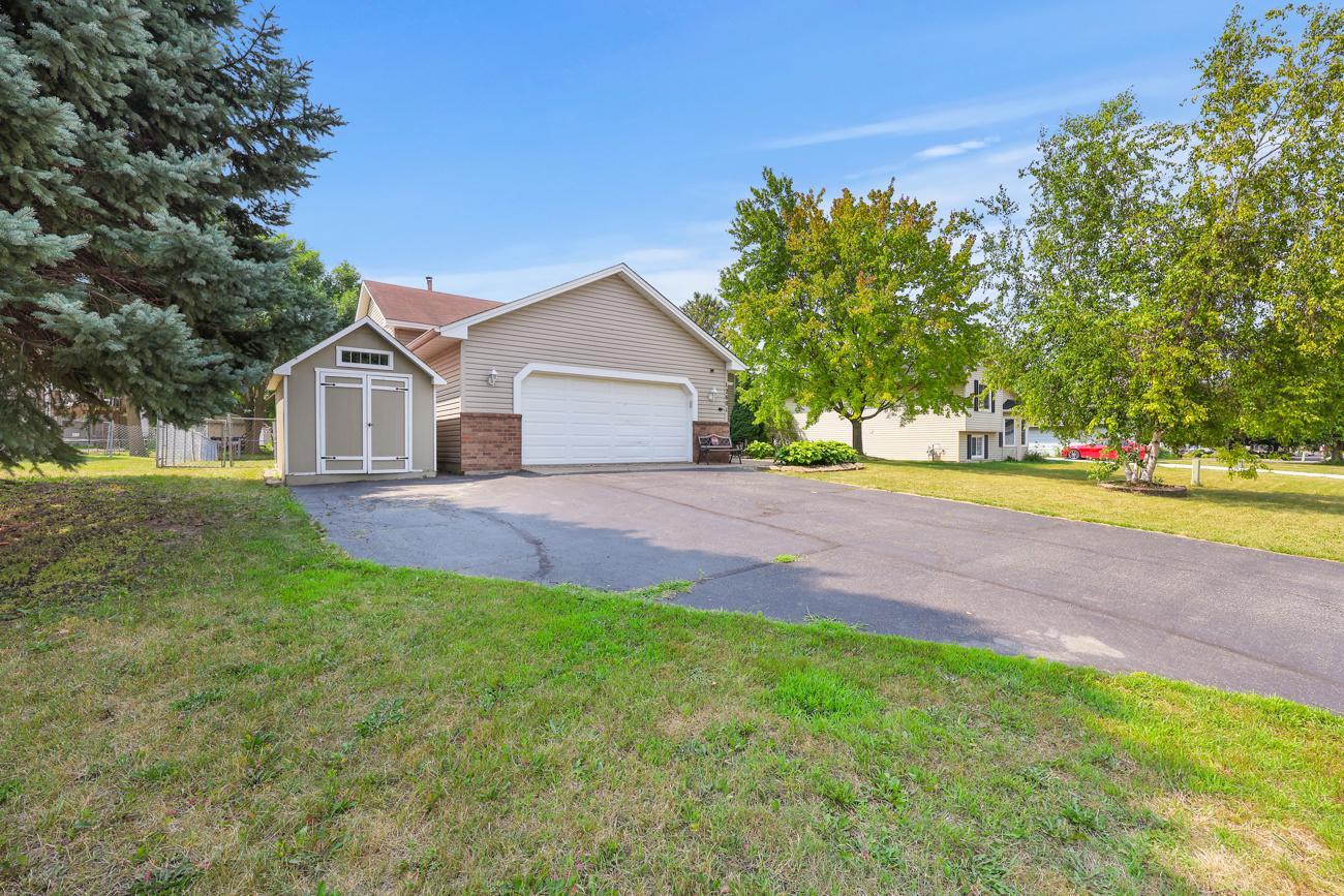 3rd image of 12601 92Nd Pl N, Maple Grove, MN 55369 | MLS# 7118875