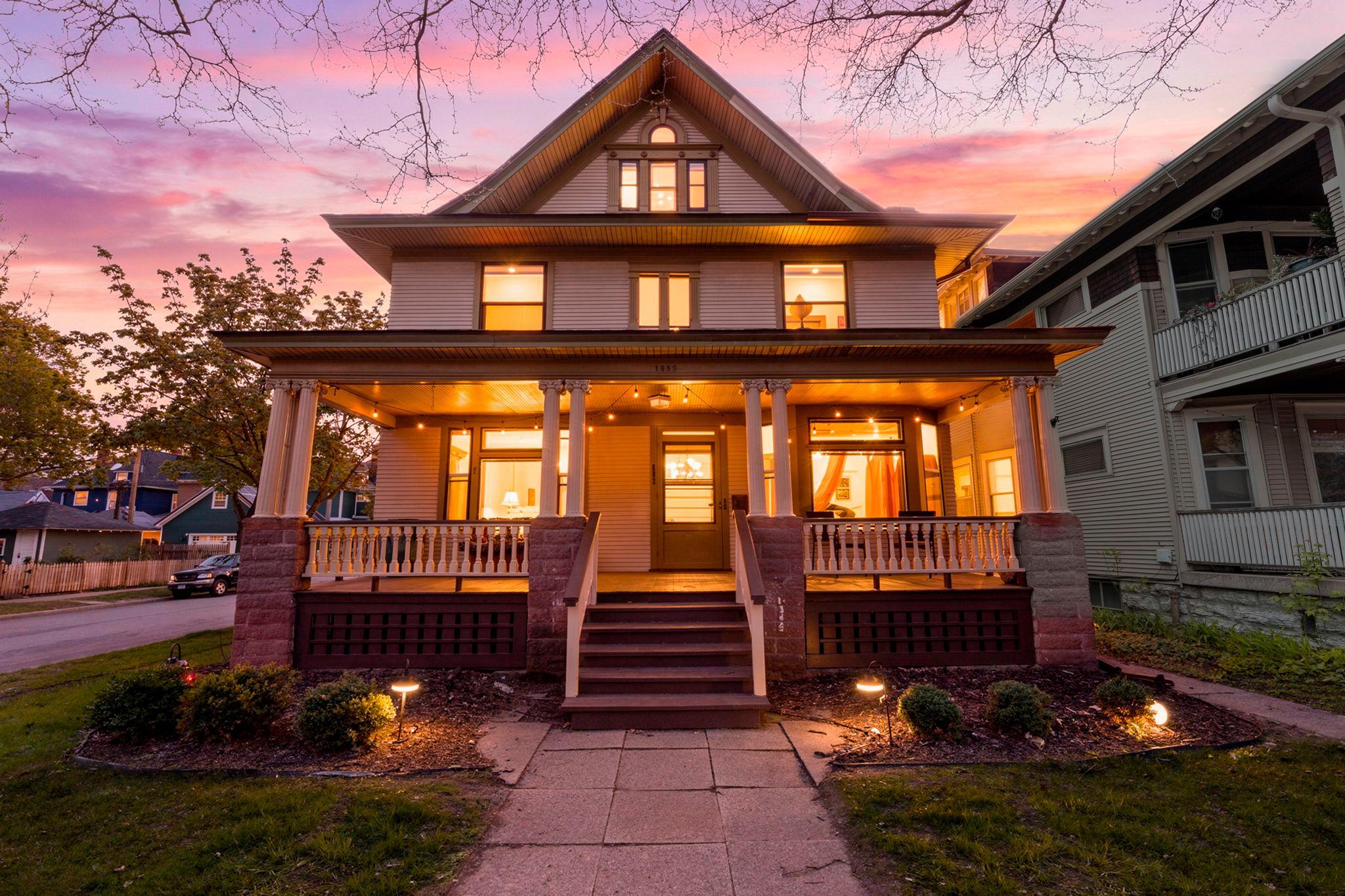 1st image of 802 Ashland Ave, Saint Paul, MN 55104 | MLS# 7118881