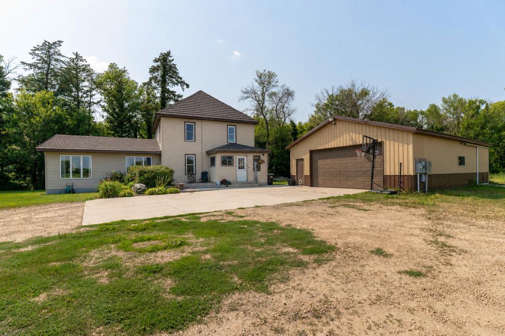 2nd image of 1024 Le Center St, Le Center, MN 56057 | MLS# 7118923