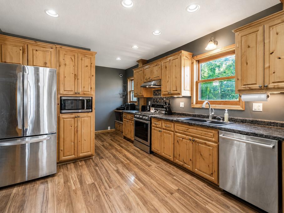 4th image of 1024 Le Center St, Le Center, MN 56057 | MLS# 7118923