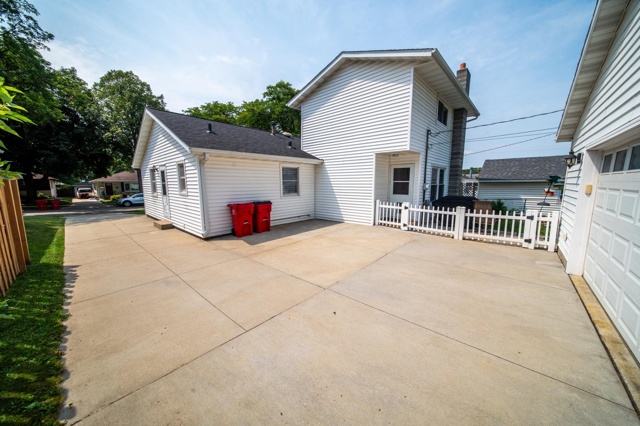 2nd image of 1853 16 1/2 St Nw, Rochester, MN 55901 | MLS# 7118924