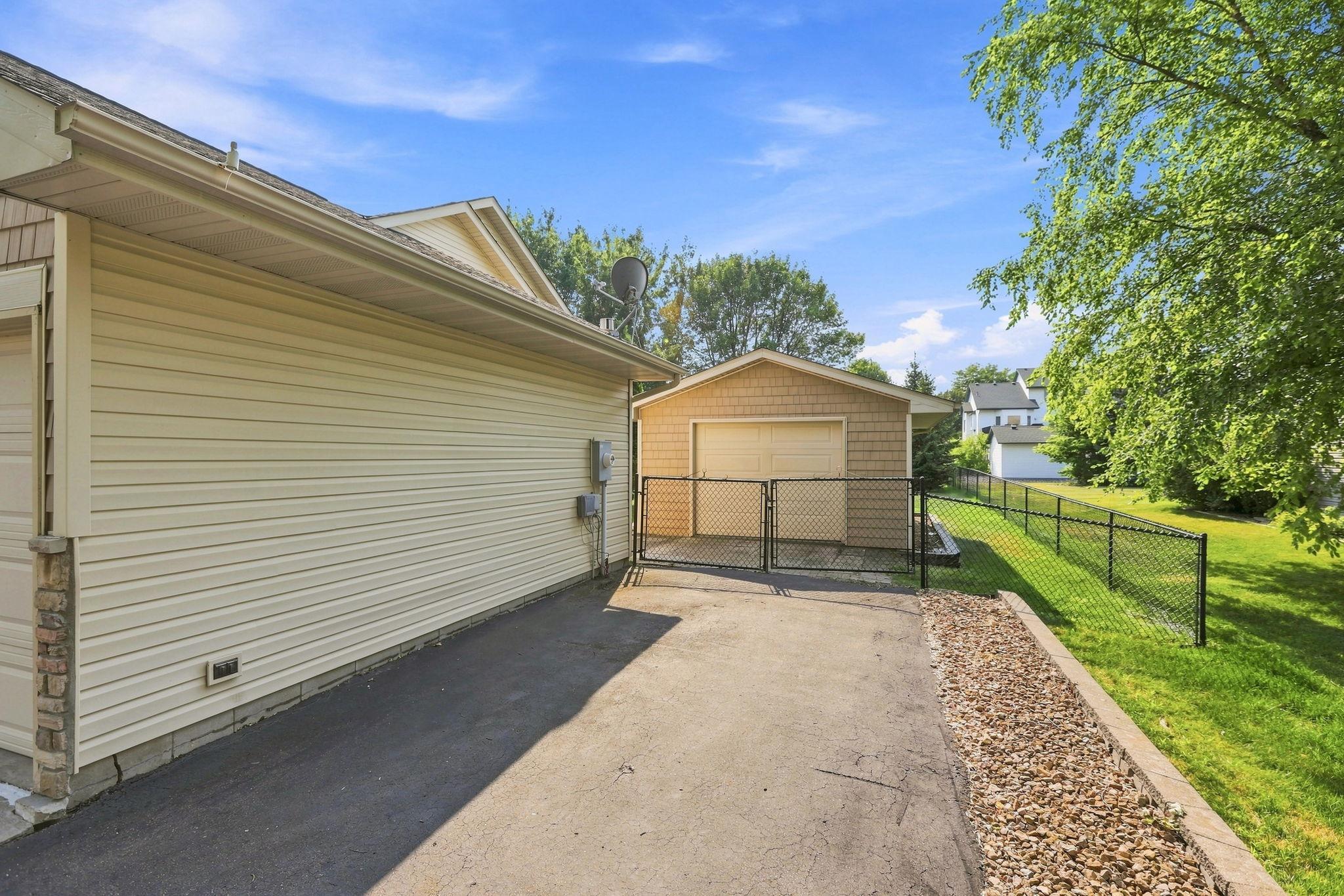 2nd image of 13525 Oakwood Dr, Rogers, MN 55374 | MLS# 7118944