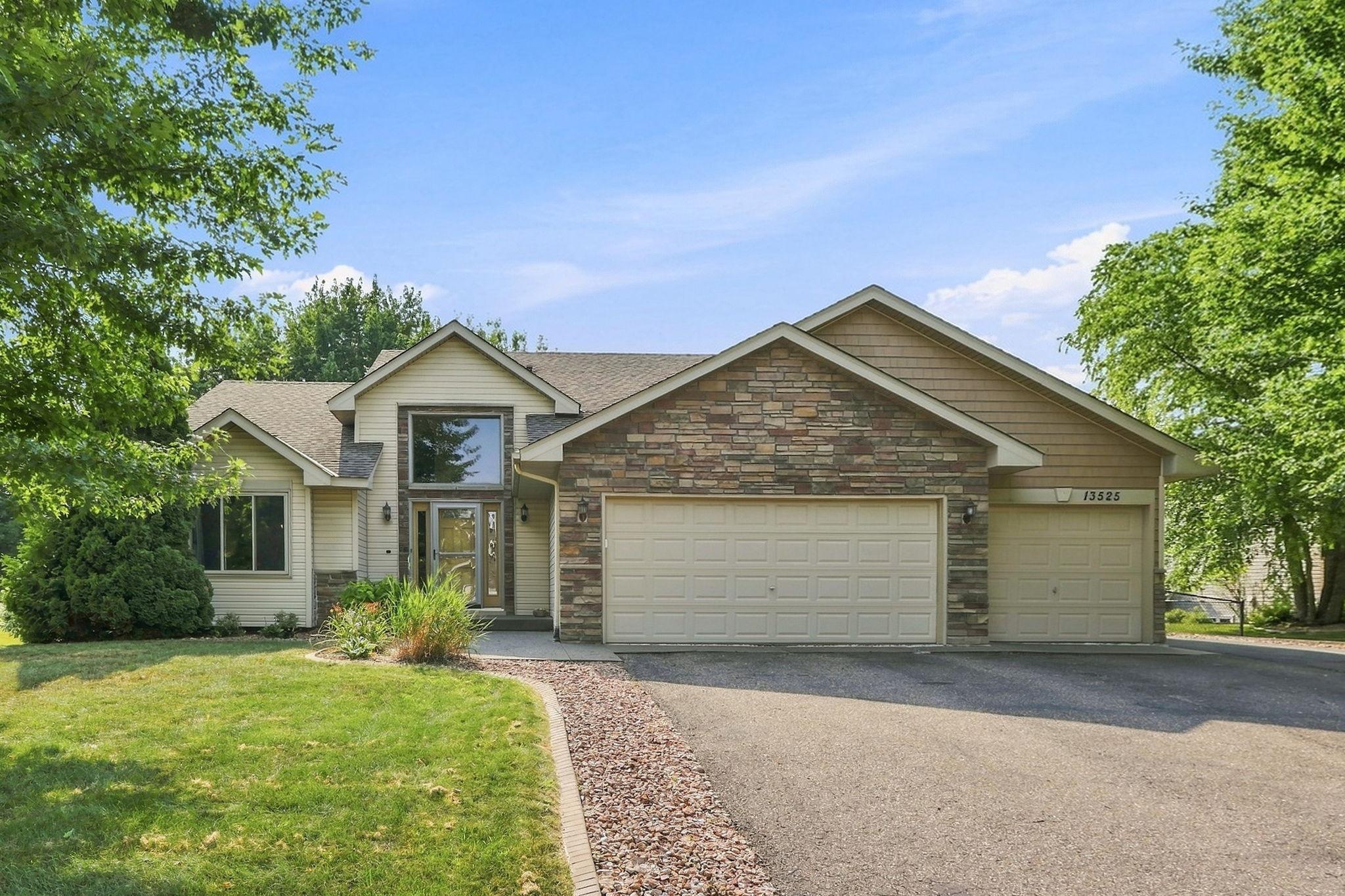 1st image of 13525 Oakwood Dr, Rogers, MN 55374 | MLS# 7118944
