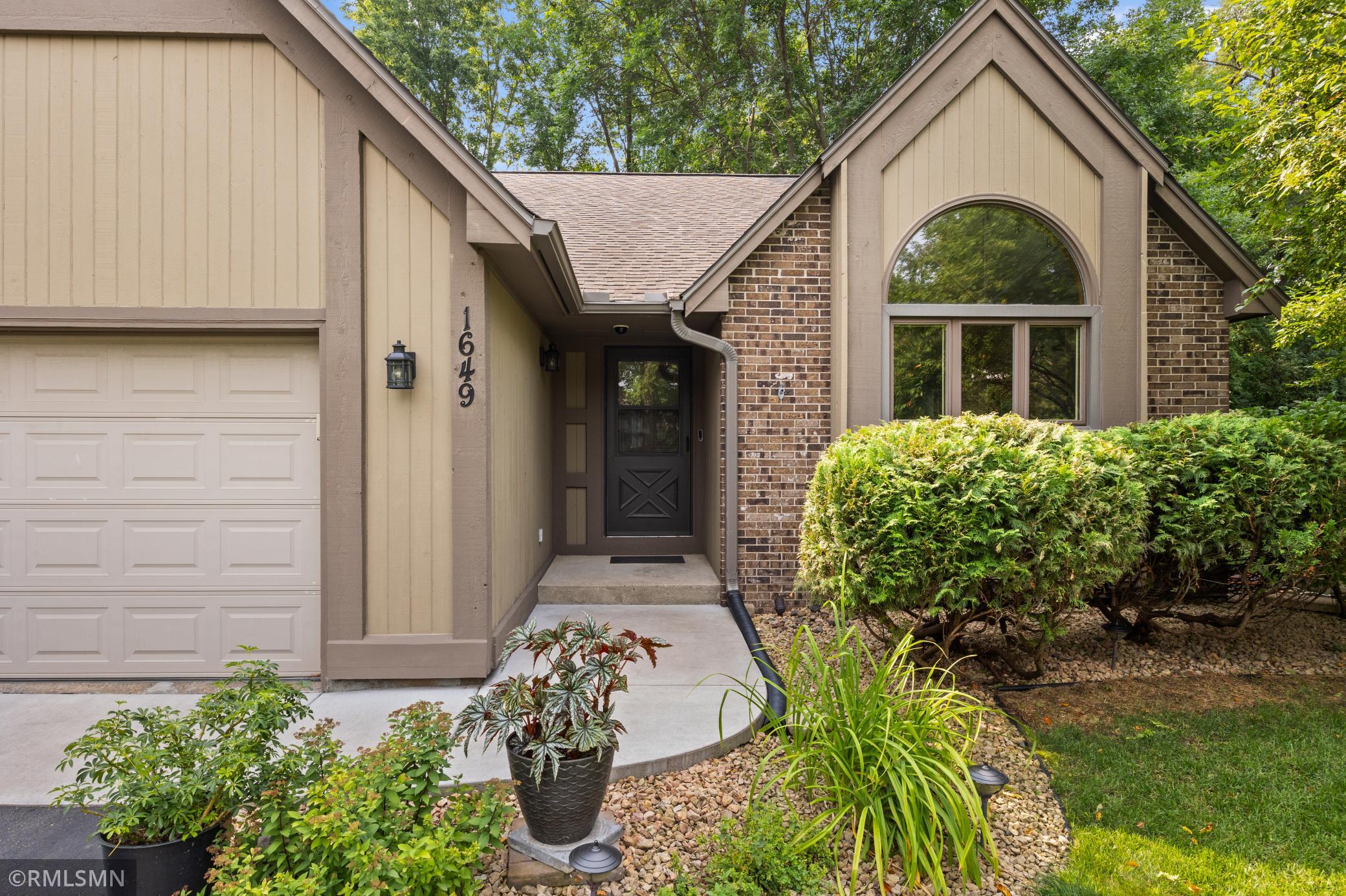 2nd image of 1649 Ashbury Pl, Saint Paul, MN 55122 | MLS# 7118984