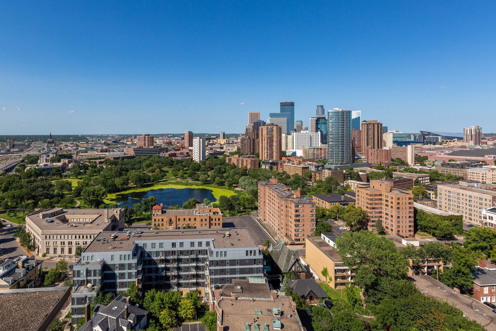 2nd image of 410 Groveland Ave, Minneapolis, MN 55403