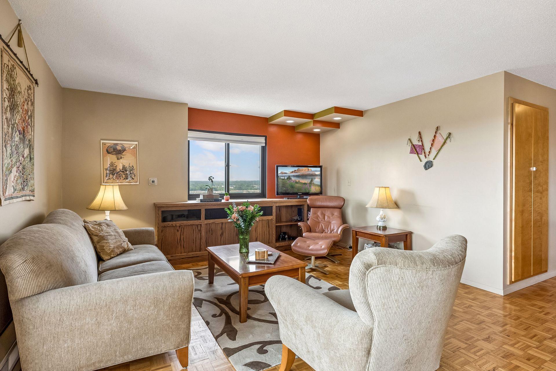 2nd image of 410 Groveland Ave #1301, Minneapolis, MN 55403 | MLS# 7119055