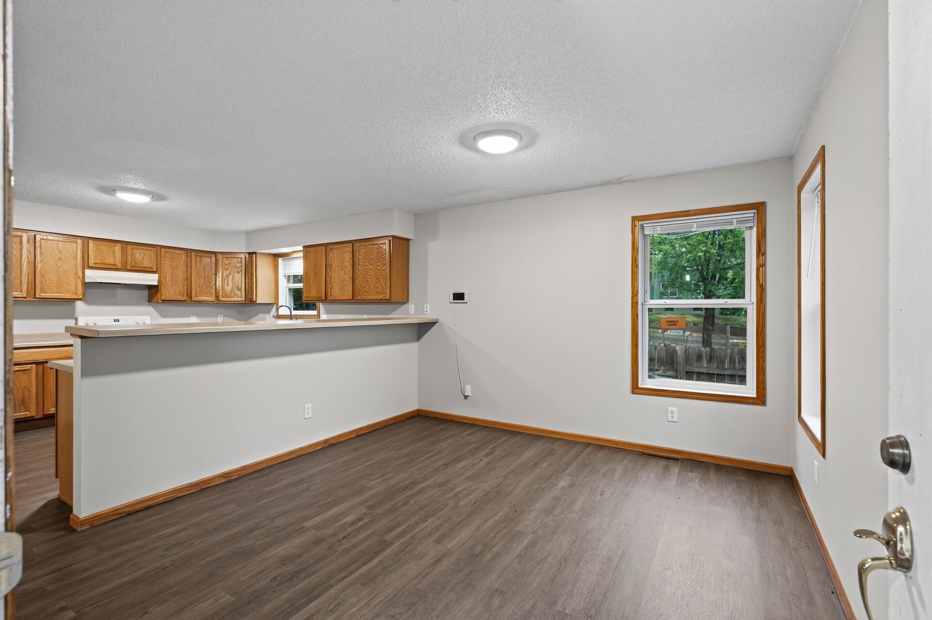 2nd image of 2321 Lyndale Ave N, Minneapolis, MN 55411 | MLS# 7119060