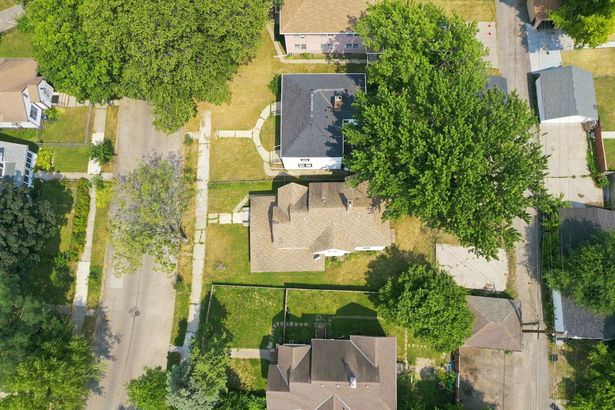 35th image of 2410 James Ave N, Minneapolis, MN 55411 | MLS# 7119082