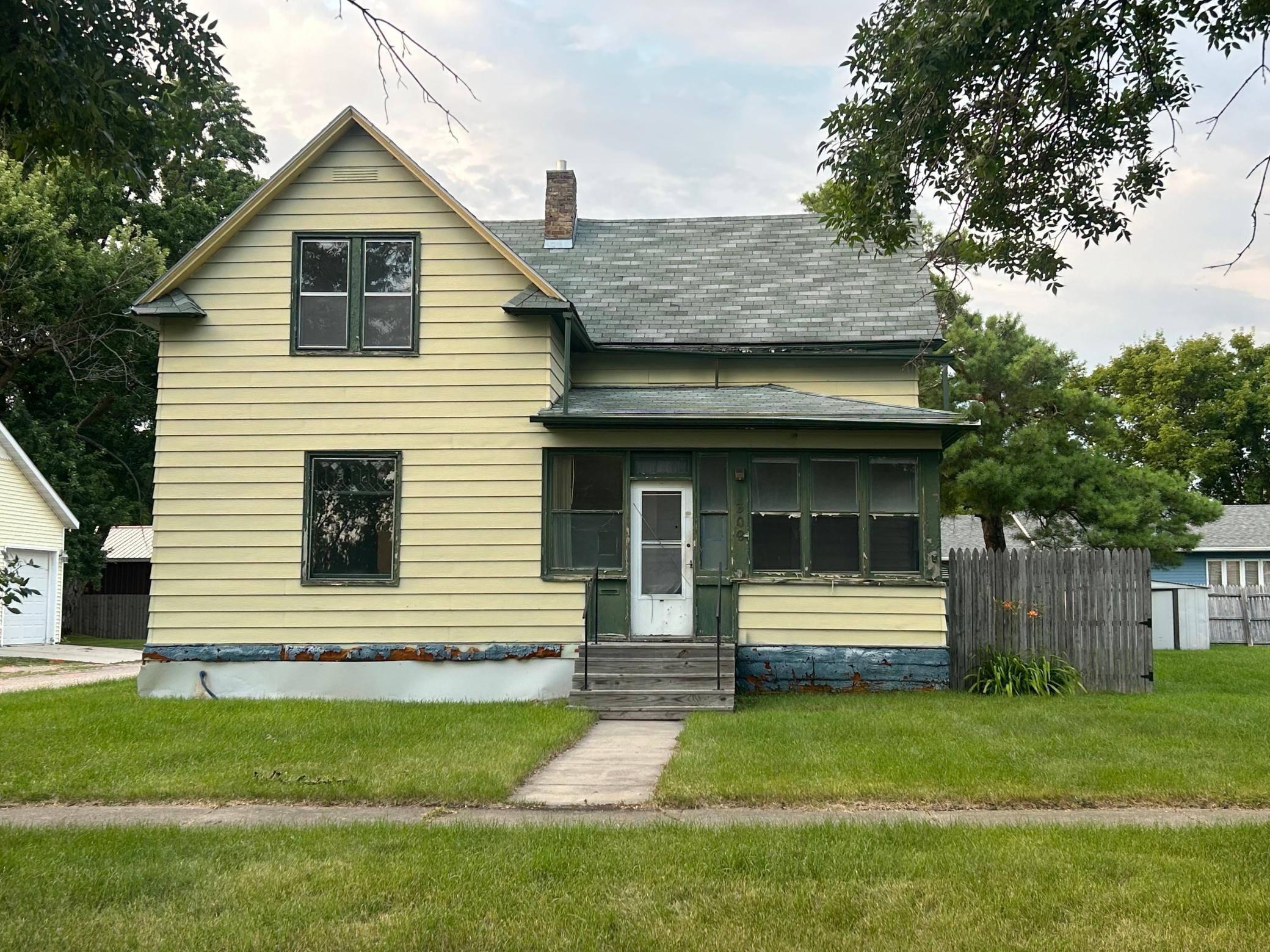 1st image of 309 4th St W, Thief River Falls, MN 56701 | MLS# 7119259