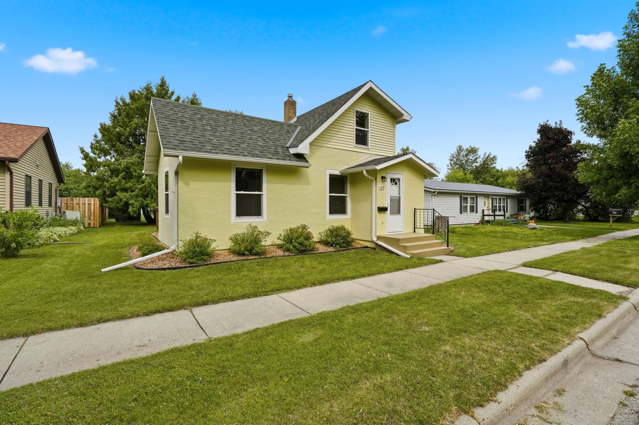 1st image of 109 Kneale Ave S, Thief River Falls, MN 56701 | MLS# 7119278