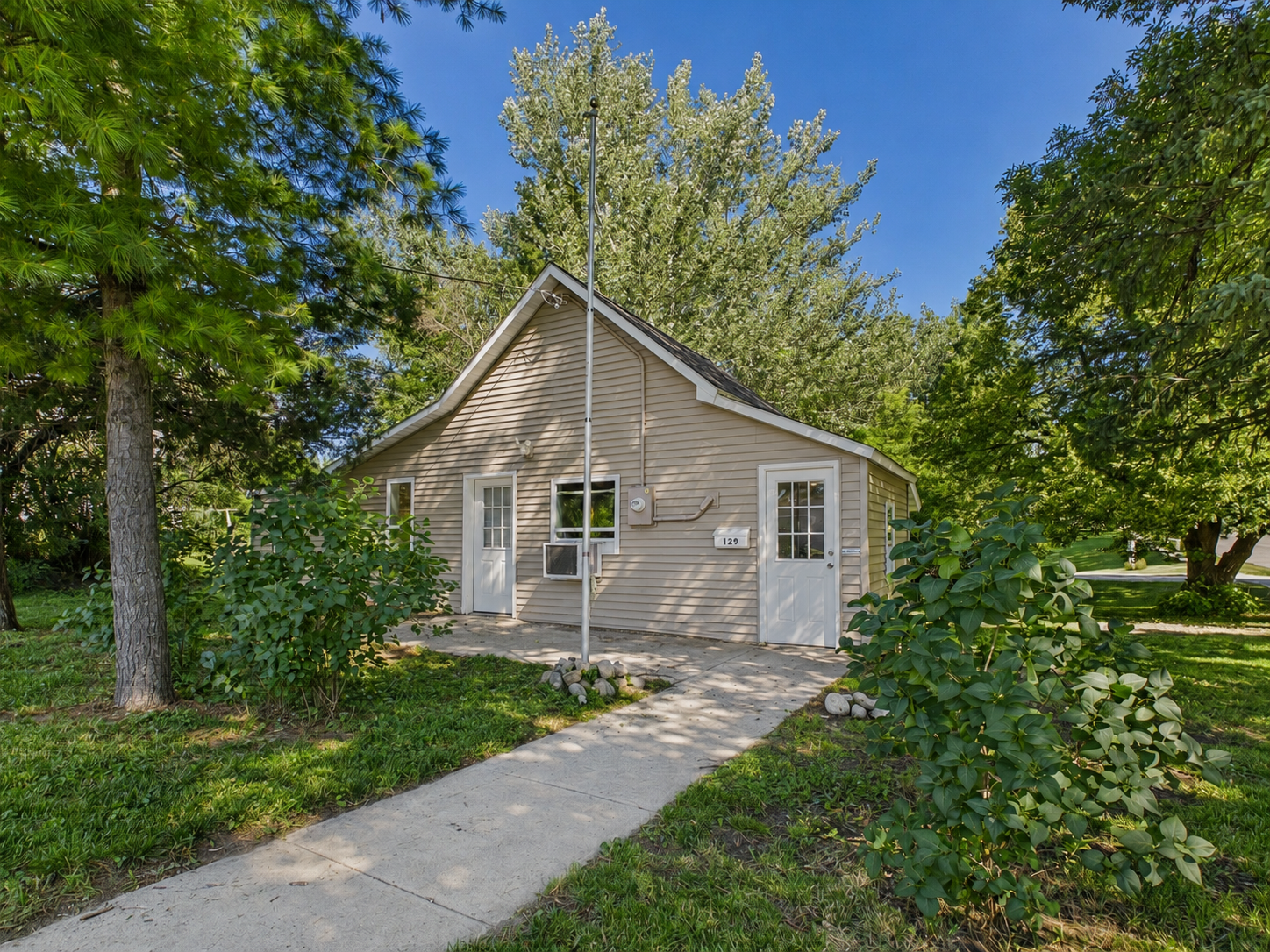 1st image of 129 3rd Ave Ne, Glenwood, MN 56334 | MLS# 7119329