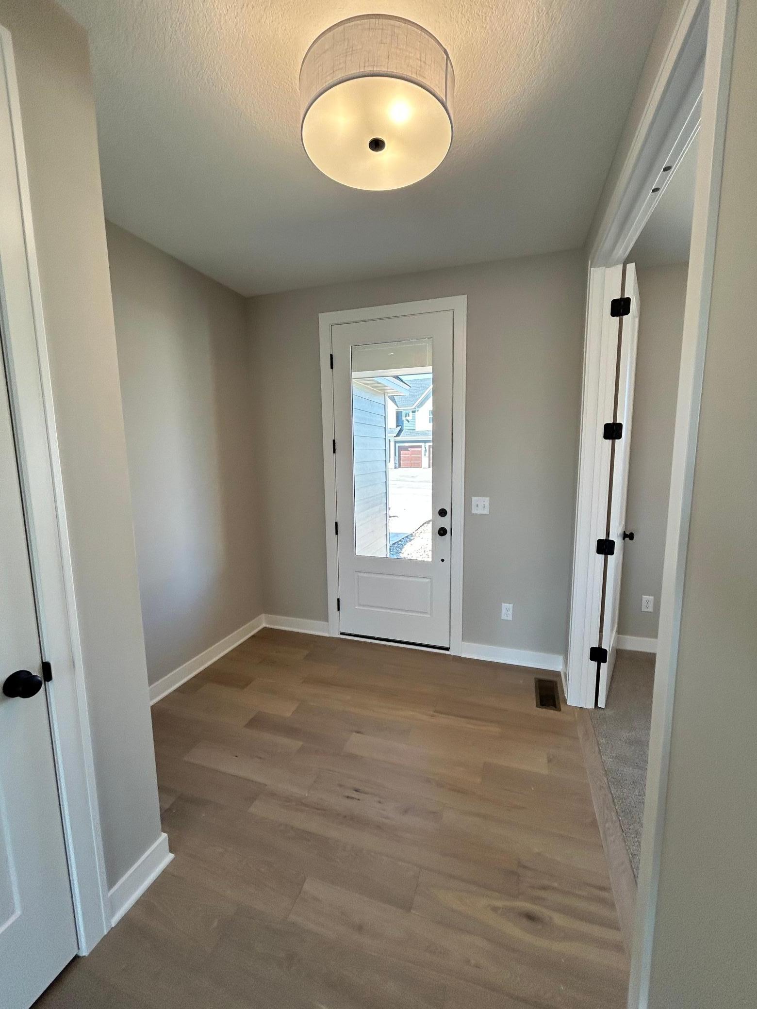 2nd image of 4097 Arbor Dr, Saint Paul, MN 55129 | MLS# 7119341