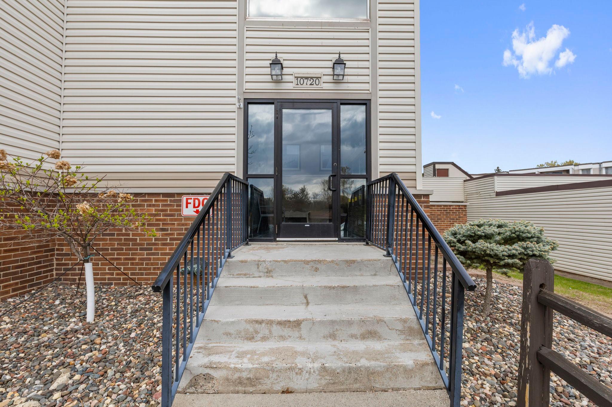 2nd image of 10720 Rockford Rd #313, Plymouth, MN 55442 | MLS# 7119351