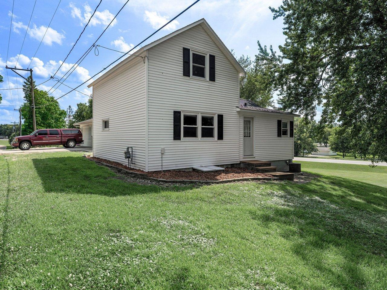 3rd image of 828 Clinton St E, Waterville, MN 56096 | MLS# 7119354