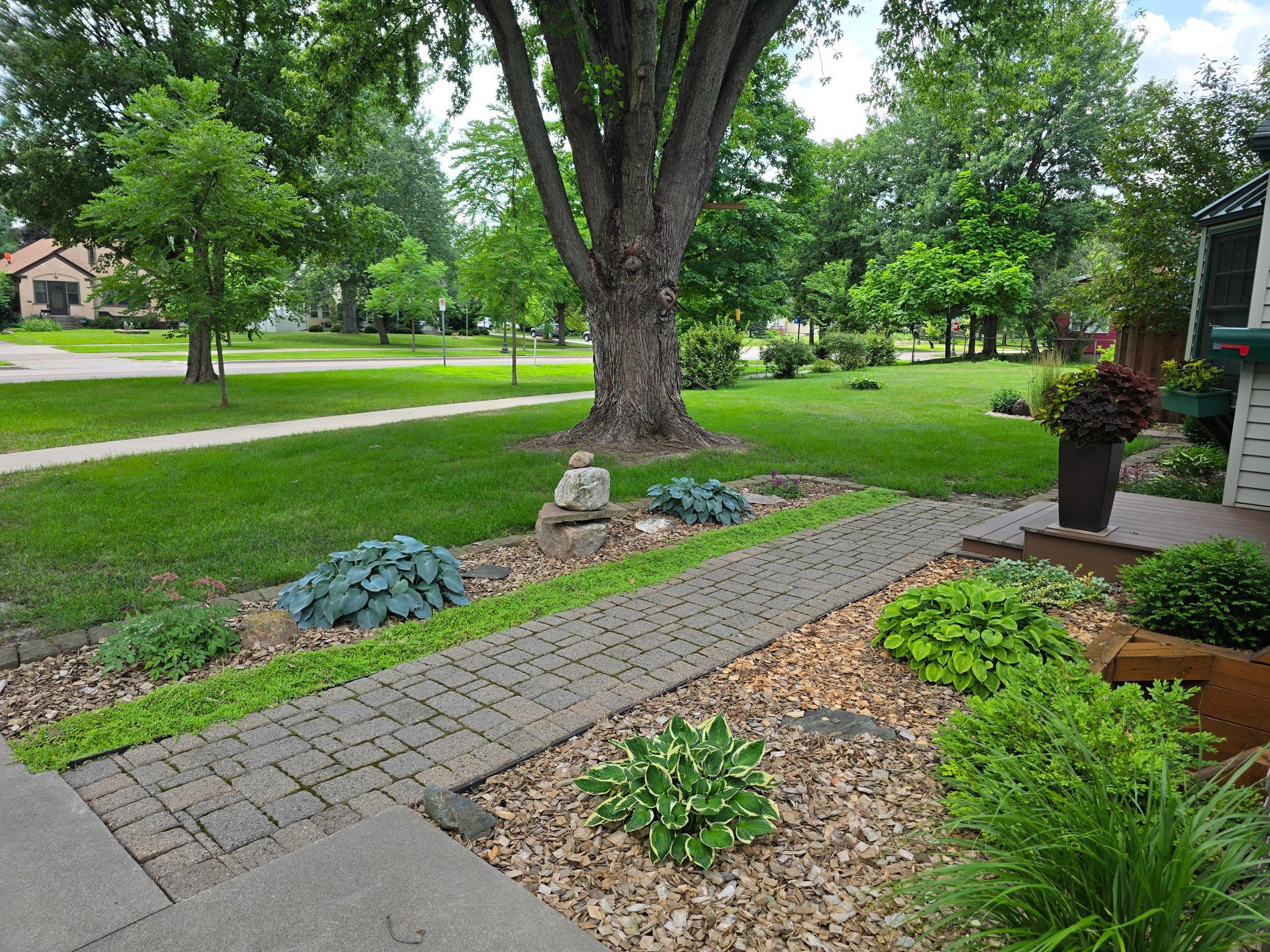 2nd image of 493 Wheelock Pkwy W, Saint Paul, MN 55117 | MLS# 7119409