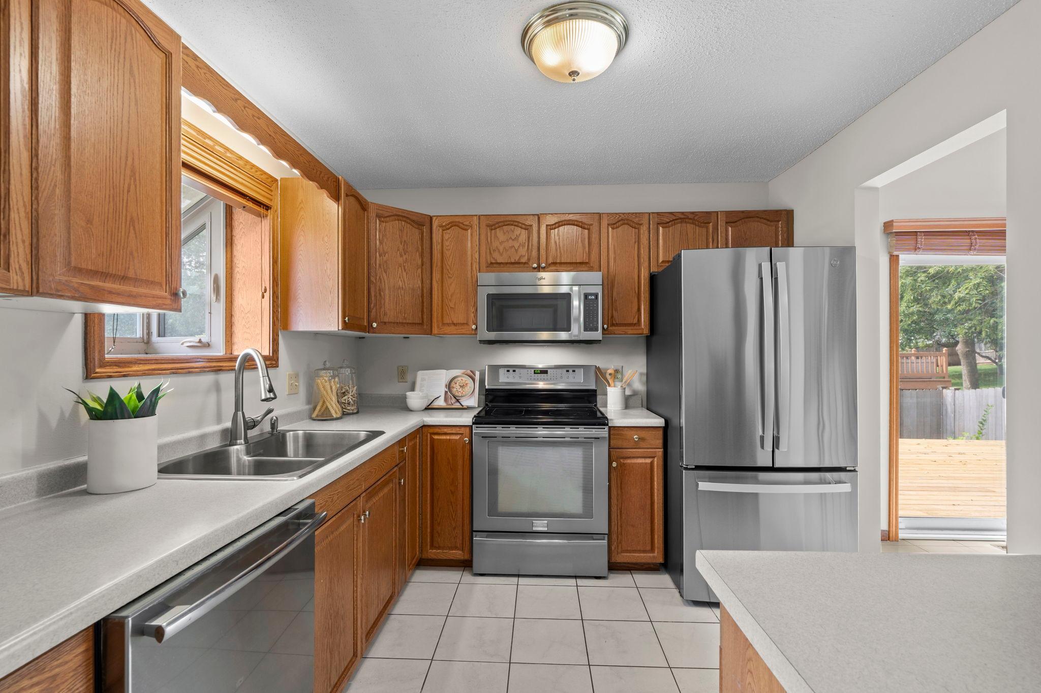 3rd image of 16595 Harwell Ave, Lakeville, MN 55044 | MLS# 7119413
