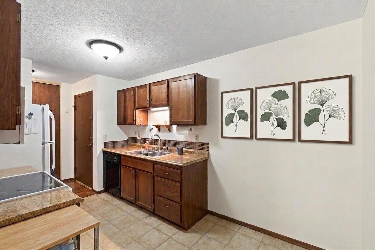 3rd image of 135 Viking Dr E, Little Canada, MN 55117