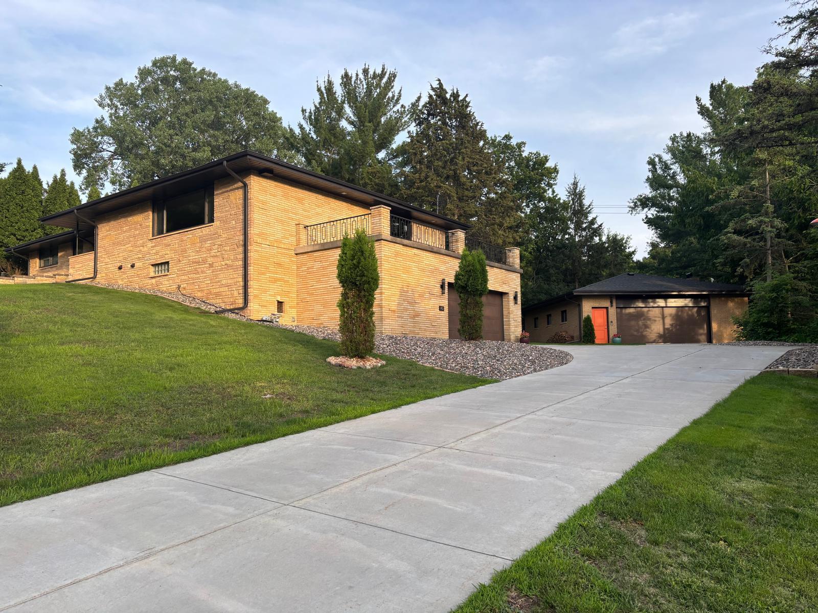 1st image of 1472 Bridgeview Ave, Saint Paul, MN 55121 | MLS# 7119488