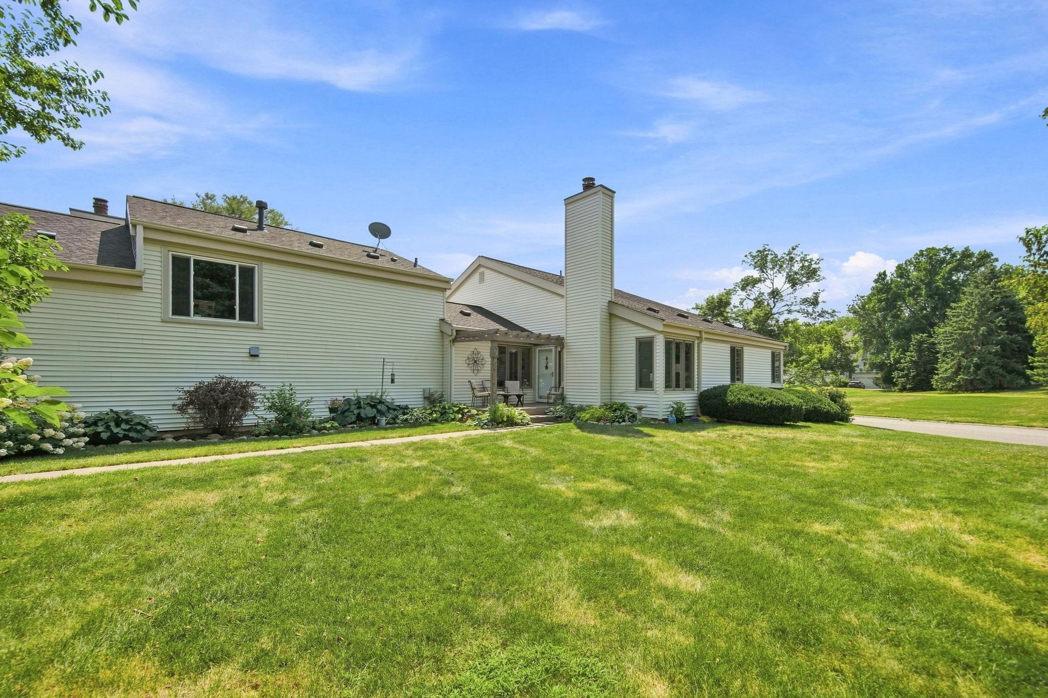 1st image of 303 Elan Ct, Woodbury, MN 55125 | MLS# 7119528
