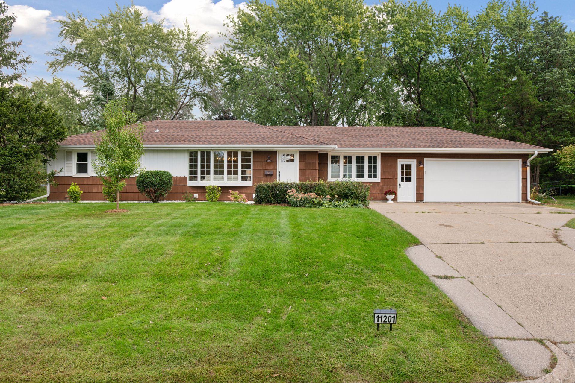 2nd image of 11201 Ewing Ave S, Minneapolis, MN 55431 | MLS# 7119542