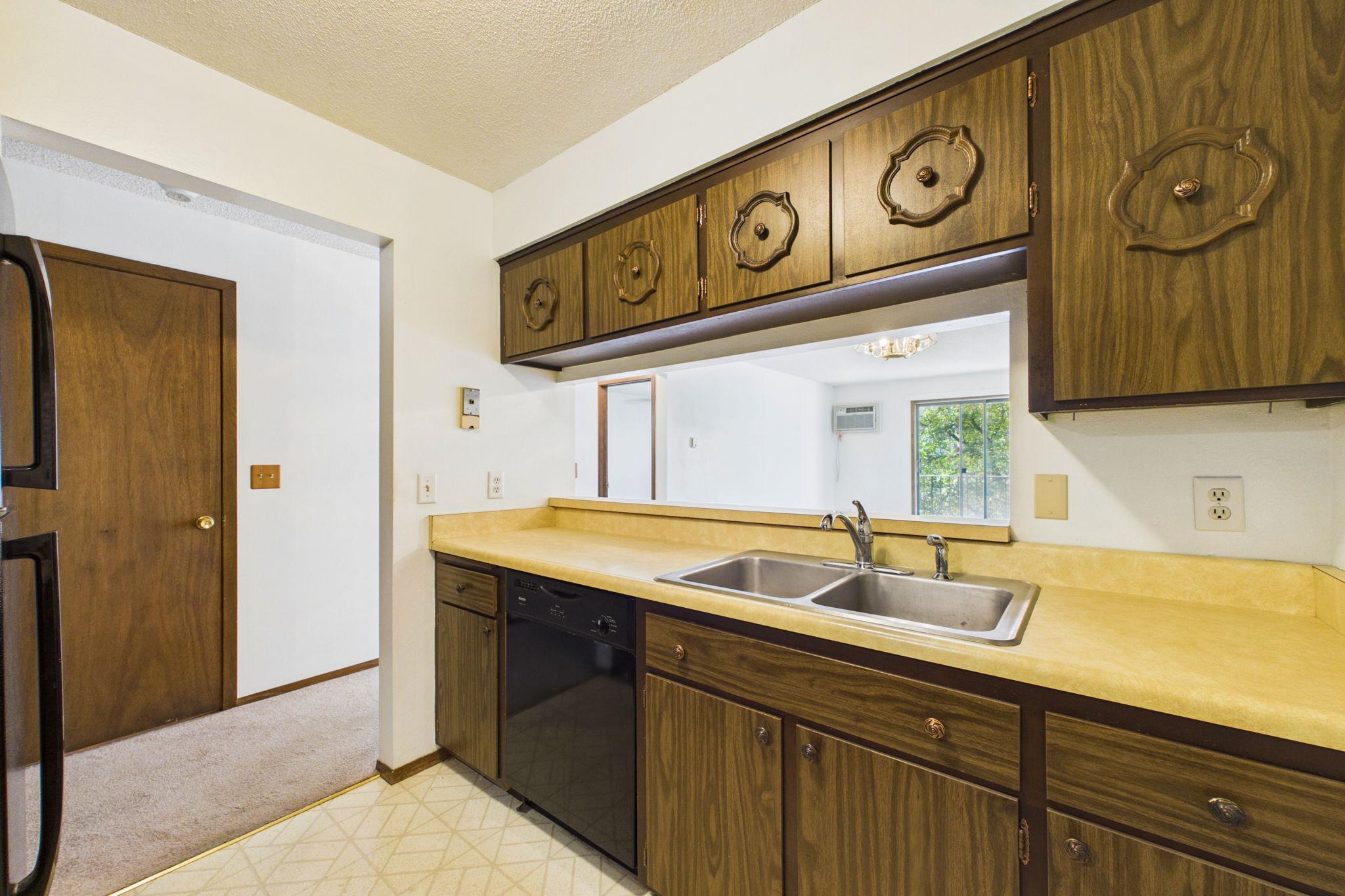 4th image of 2809 E Minnehaha Pkwy, Minneapolis, MN 55417