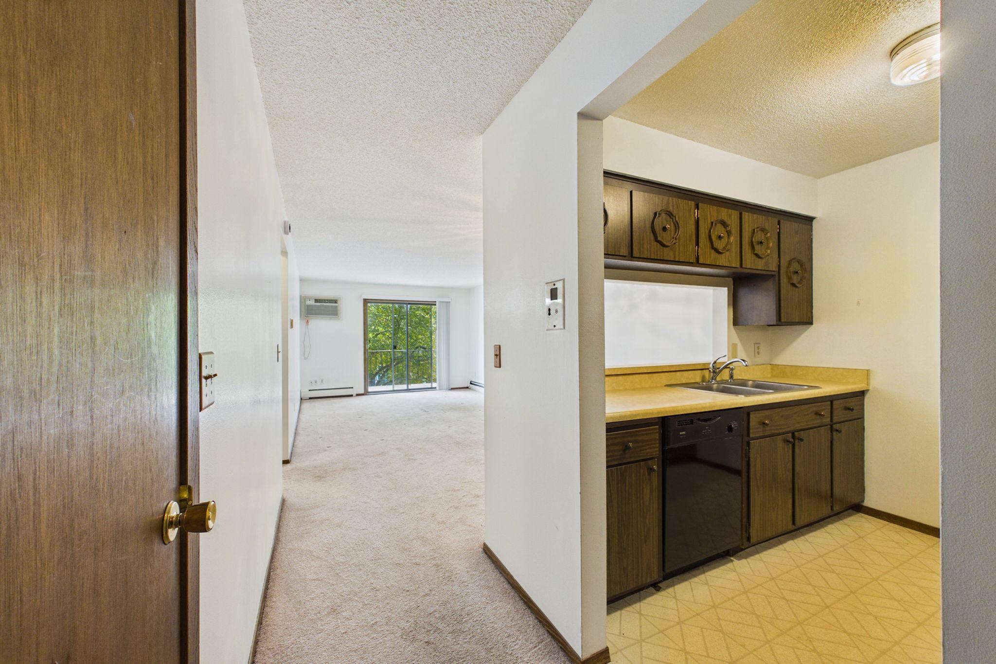3rd image of 2809 E Minnehaha Pkwy, Minneapolis, MN 55417