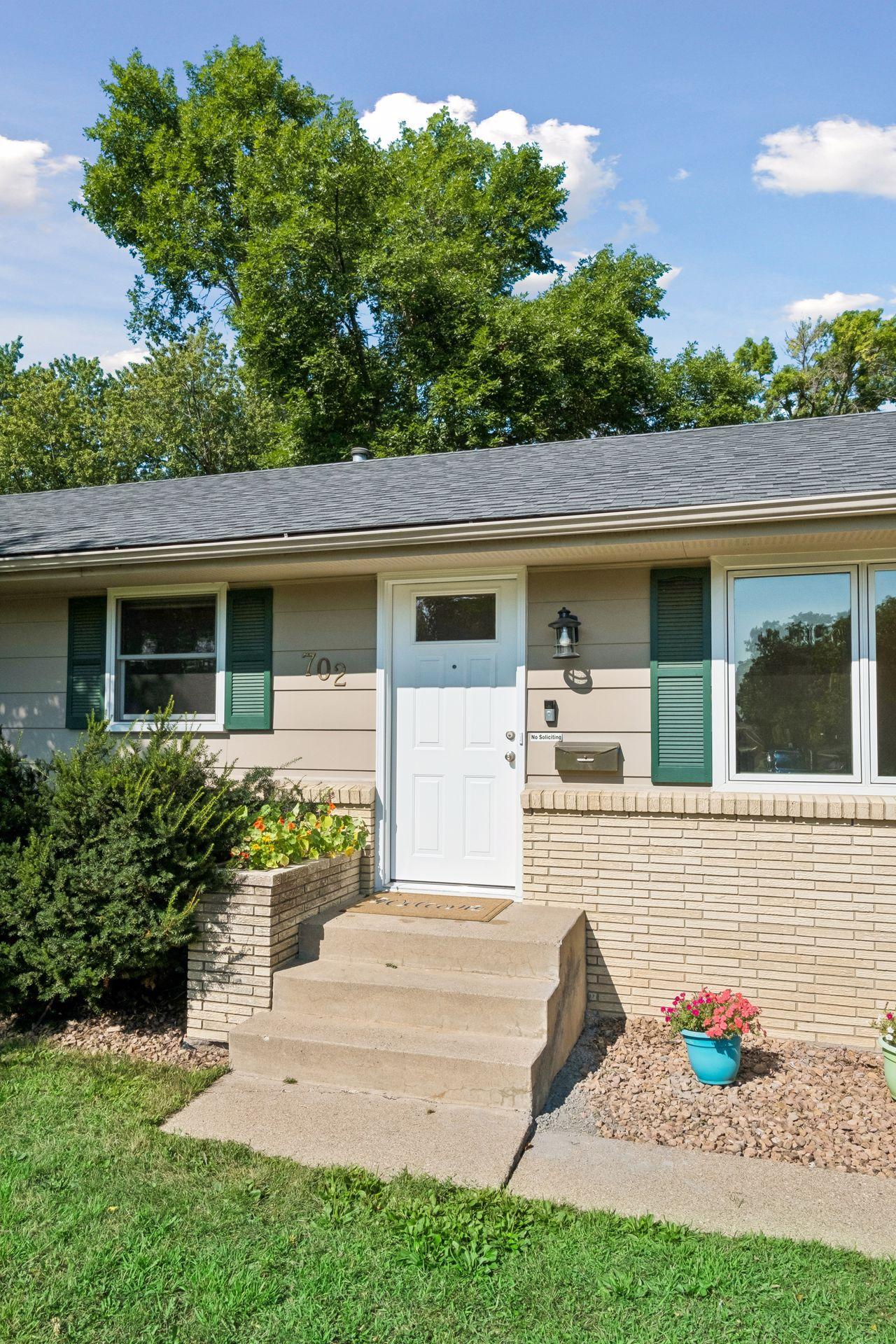 2nd image of 702 Madison St S, Shakopee, MN 55379 | MLS# 7119659