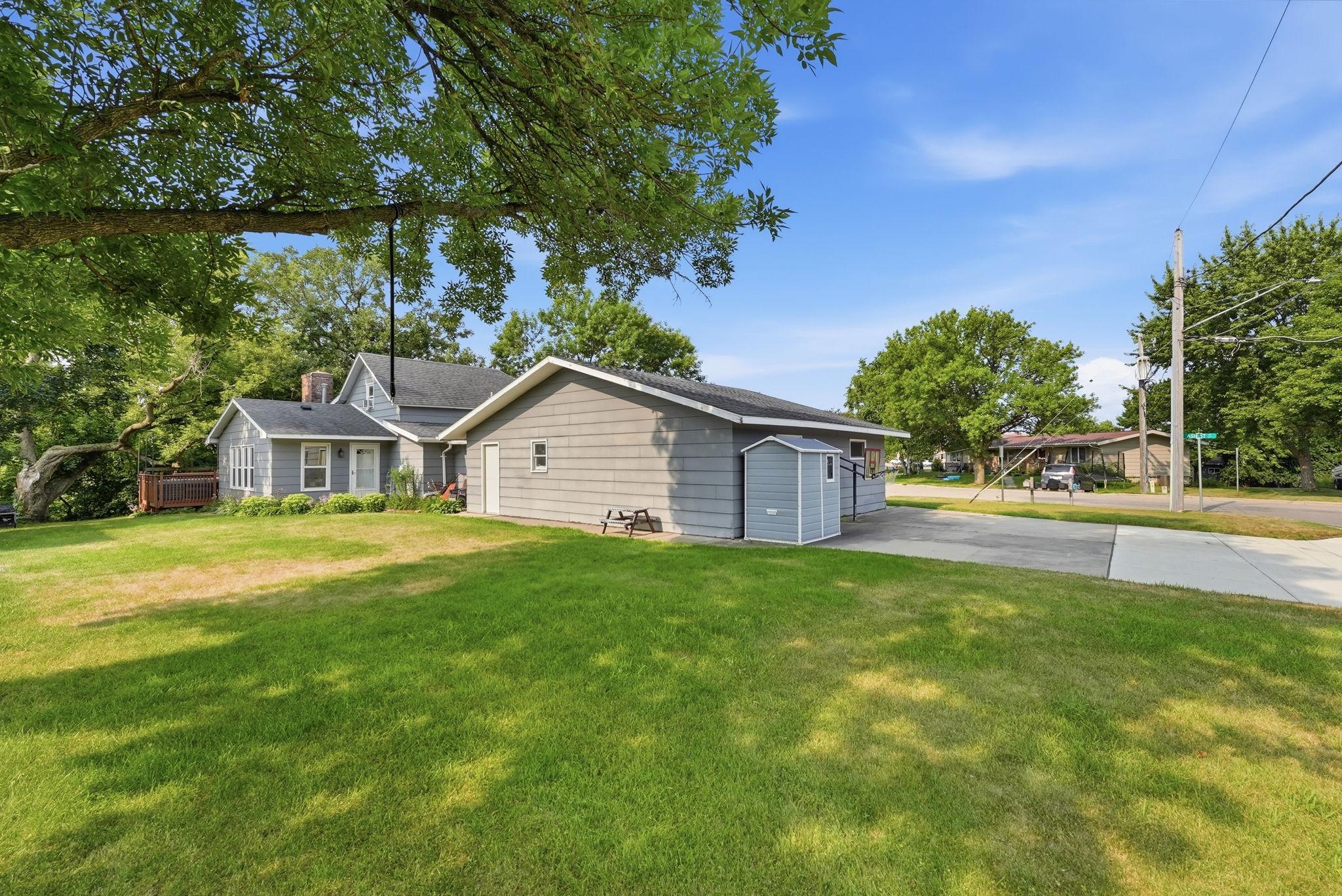2nd image of 505 Ash St Se, New London, MN 56273 | MLS# 7119675