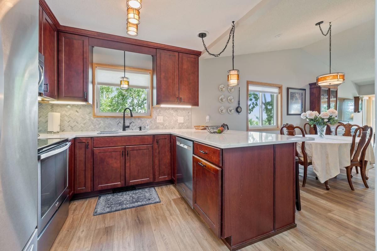 2nd image of 5501 Auto Club Rd, Minneapolis, MN 55437 | MLS# 7119694