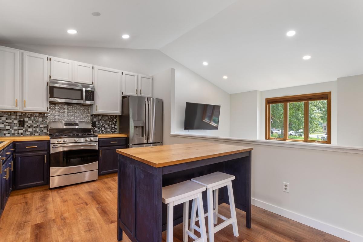 2nd image of 2455 Queensport Rd, Saint Paul, MN 55125 | MLS# 7119713