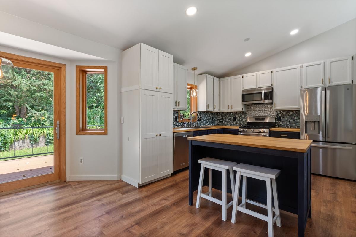 4th image of 2455 Queensport Rd, Saint Paul, MN 55125 | MLS# 7119713