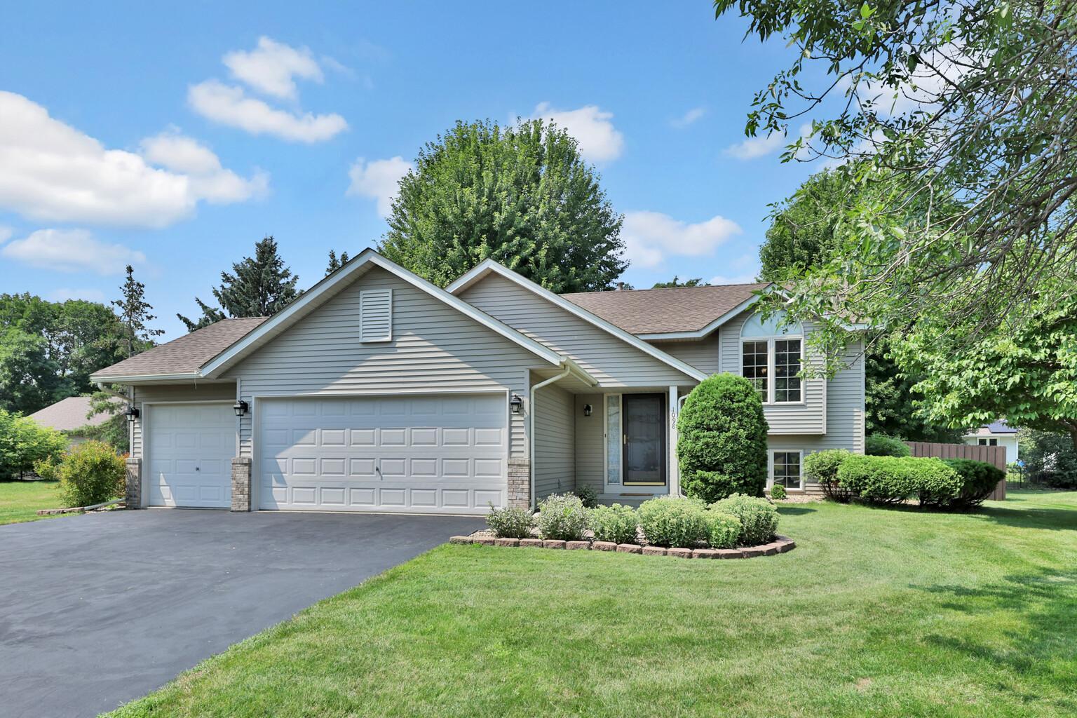 2nd image of 1098 Heather Dr, Saint Paul, MN 55129 | MLS# 7119759