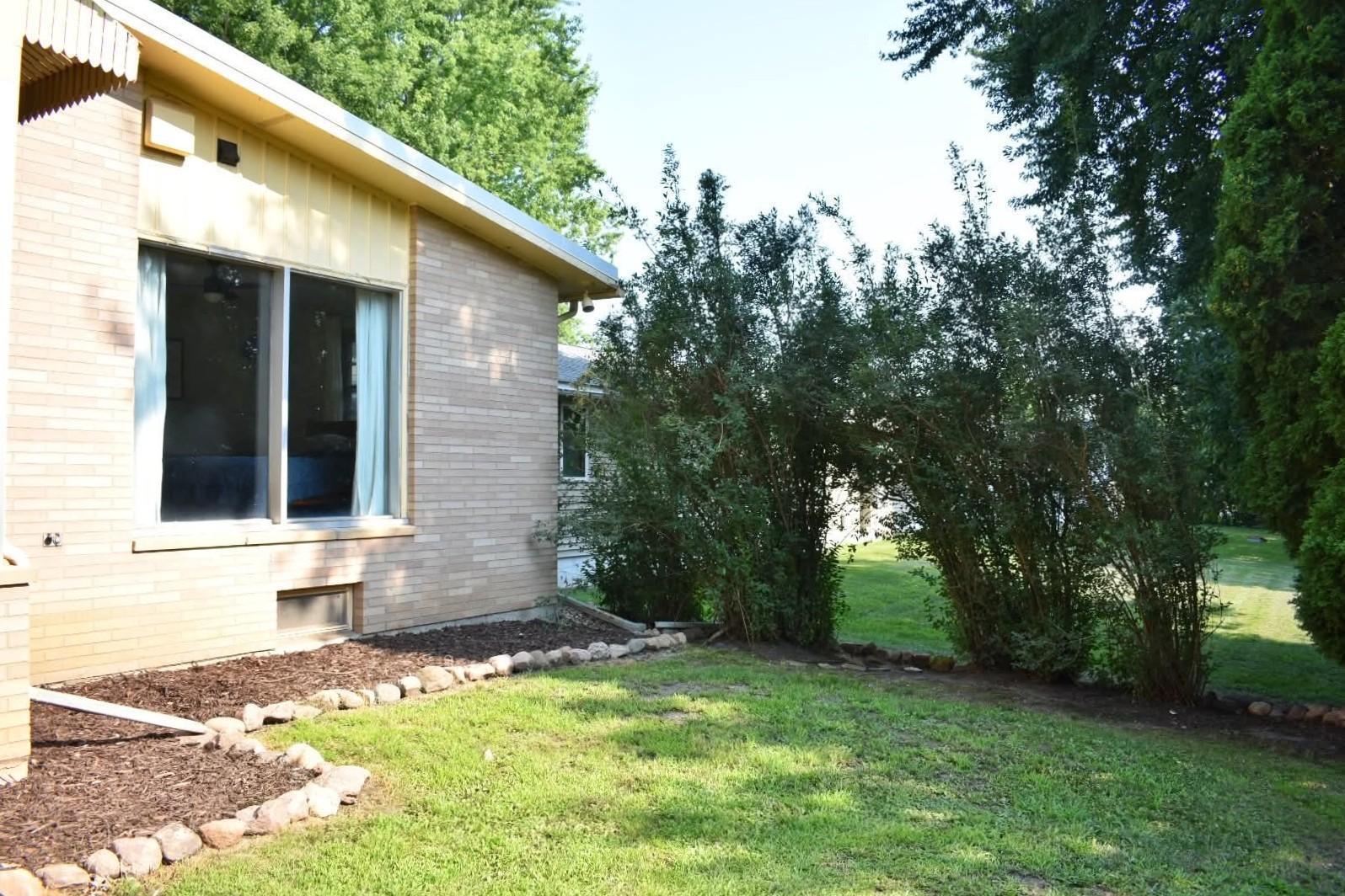 3rd image of 304 Independence Ave S, Clarks Grove, MN 56016 | MLS# 7119783