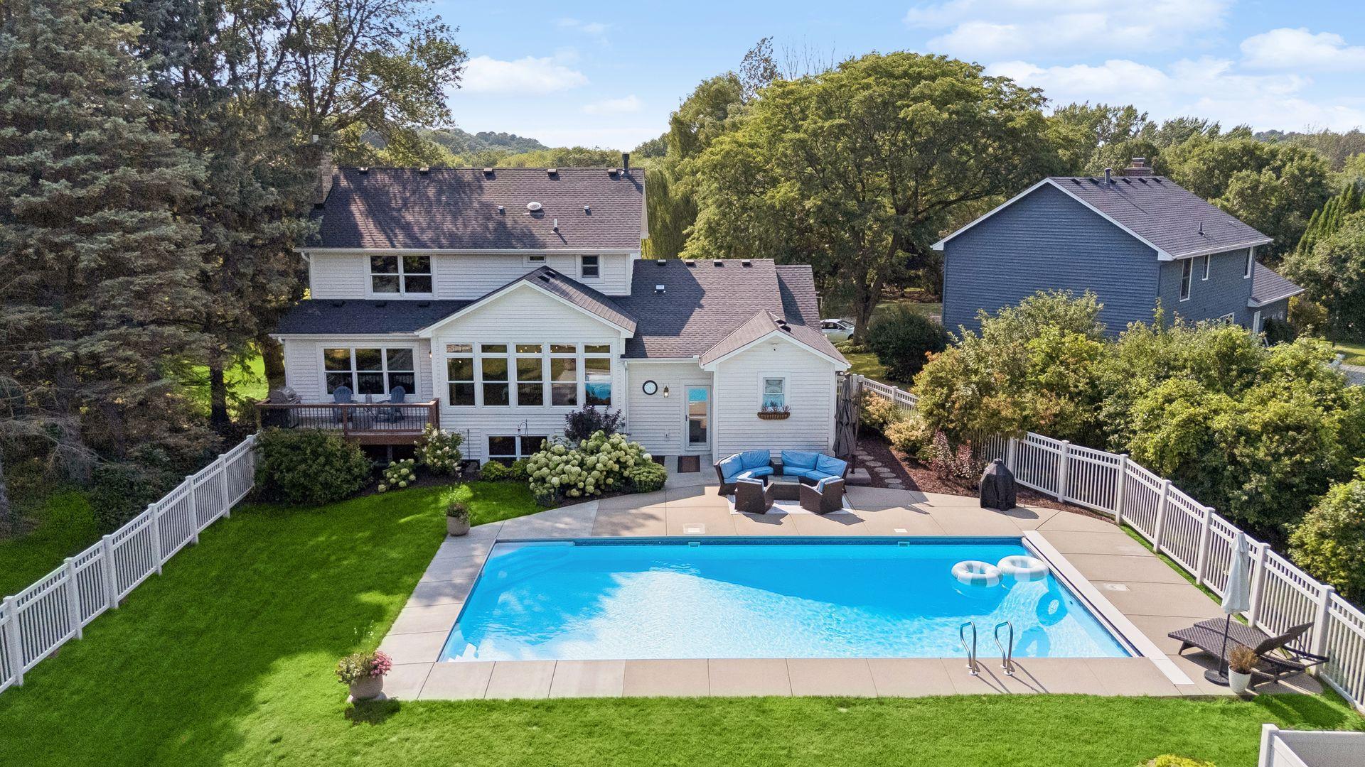 1st image of 210 Piedmont Ct, Chanhassen, MN 55317 | MLS# 7119875