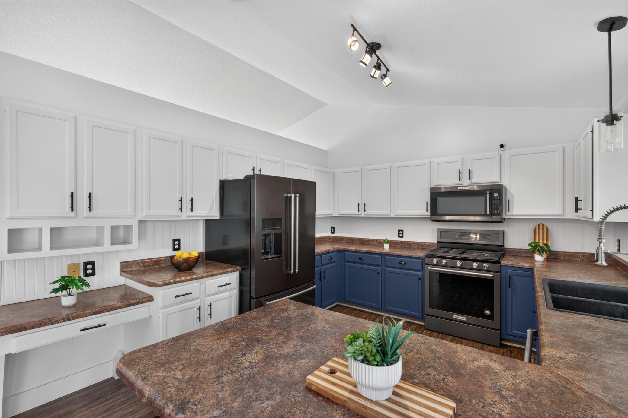 Photo 5 of Single family home for sale at 1200 Earle Way, Burnsville, MN 55306 | MLS# 7119984 | Listing updated on 2026-09-05