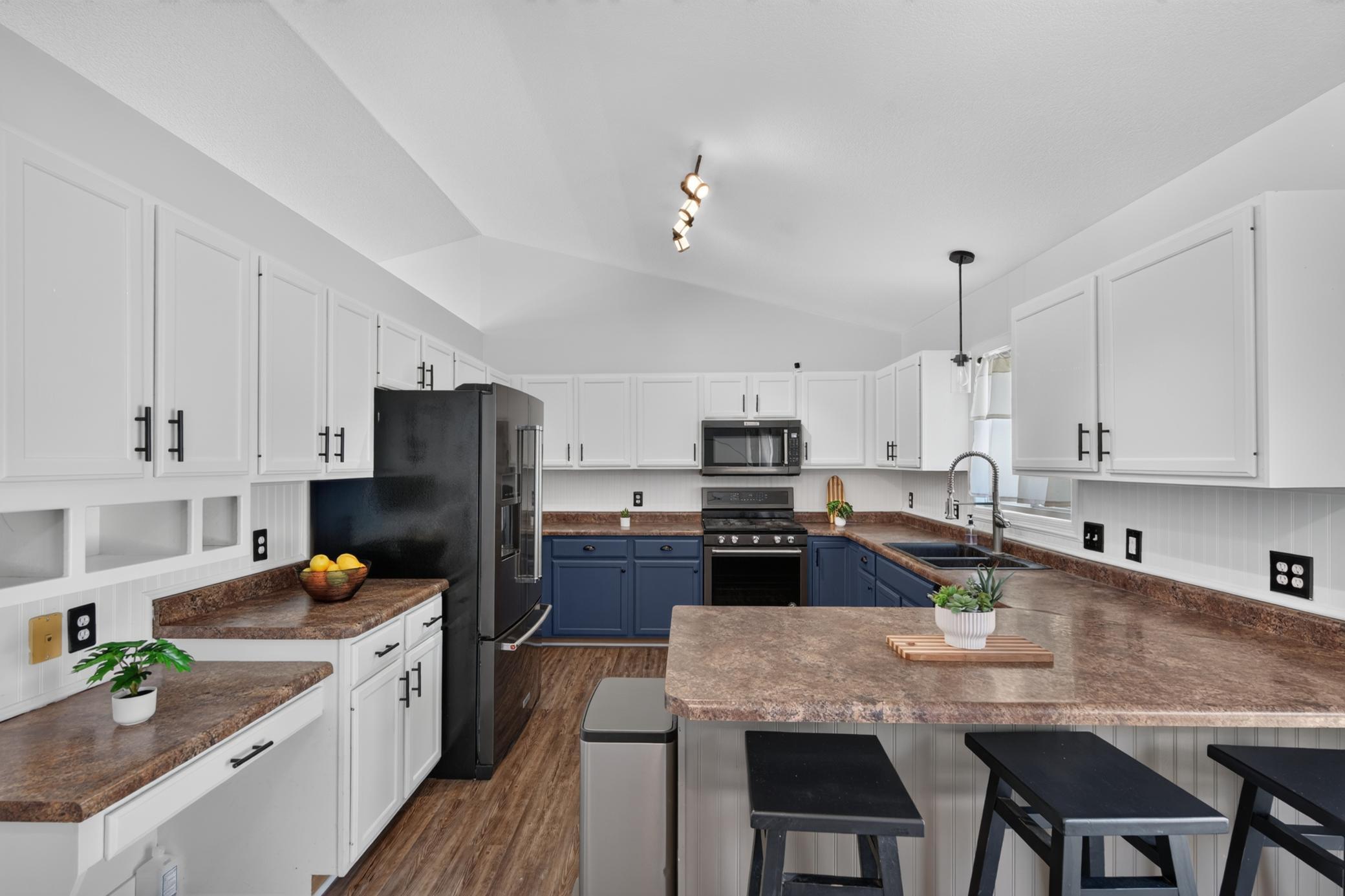 Photo 4 of Single family home for sale at 1200 Earle Way, Burnsville, MN 55306 | MLS# 7119984 | Listing updated on 2026-09-05