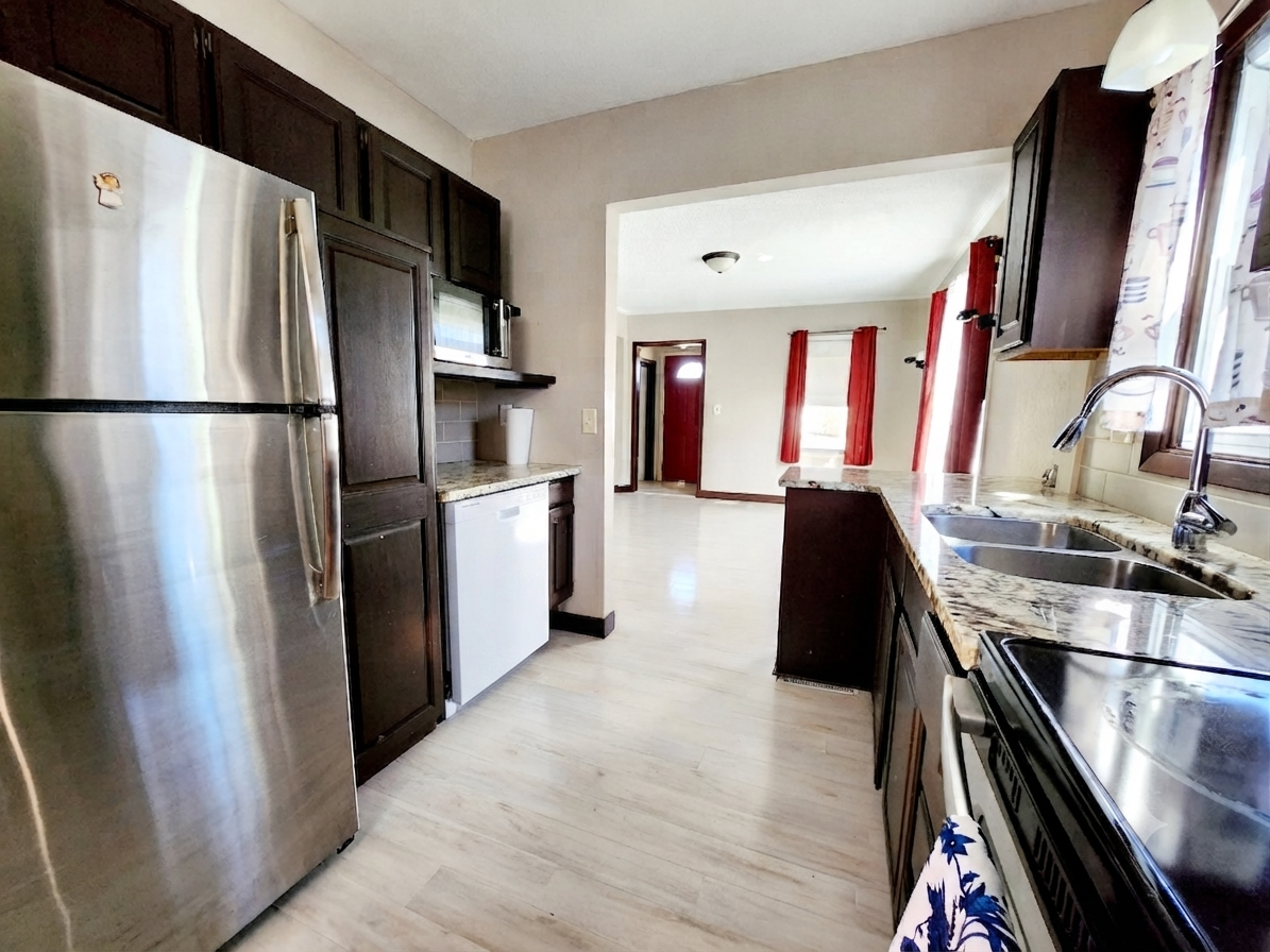 2nd image of 1043 4th Ave Se, Rochester, MN 55904 | MLS# 7119985
