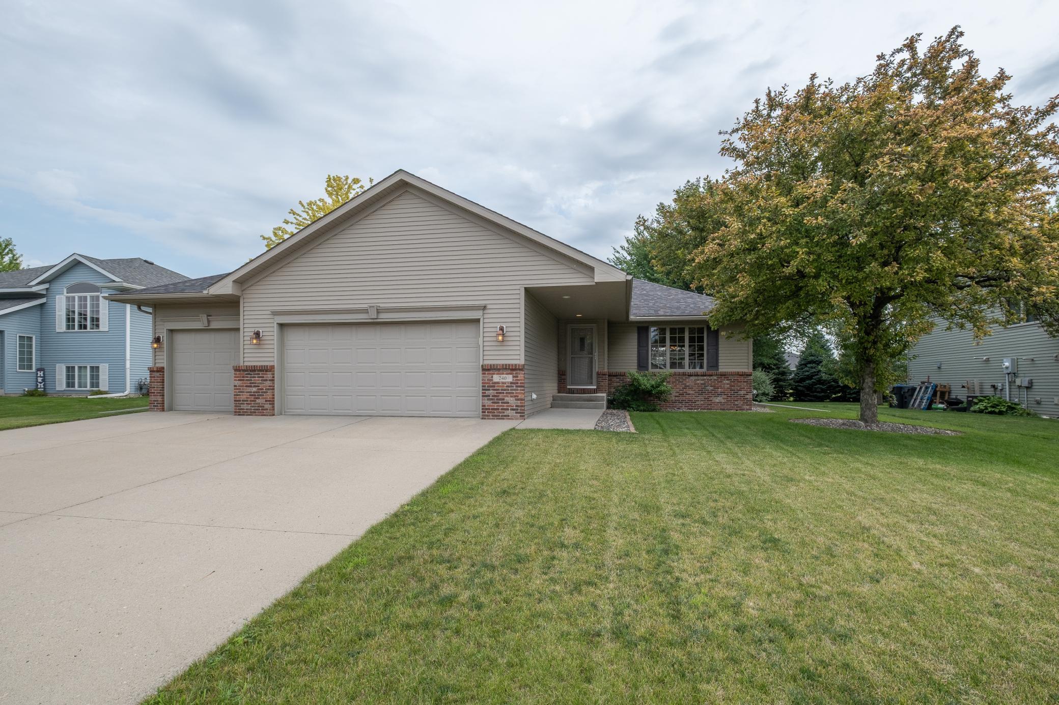 2nd image of 240 Grovebrook Cir, Mankato, MN 56001 | MLS# 7119988