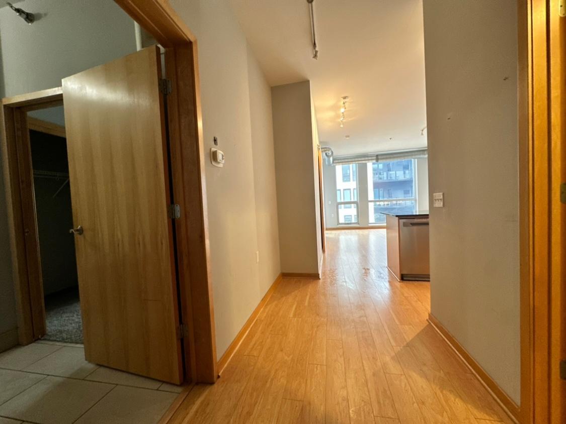4th image of 1211 Lagoon Ave #405, Minneapolis, MN 55408 | MLS# 7120003