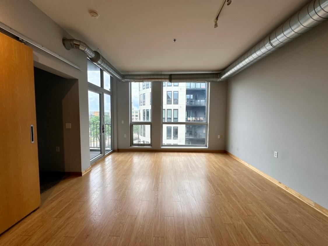 5th image of 1211 Lagoon Ave #405, Minneapolis, MN 55408 | MLS# 7120003