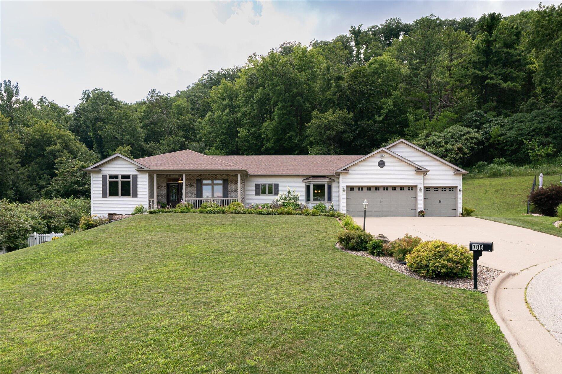 1st image of 705 12th Ct, La Crescent, MN 55947 | MLS# 7120079